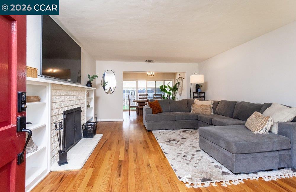 Detail Gallery Image 4 of 40 For 2607 Patton Way #.,  Sacramento,  CA 95816 - 2 Beds | 1 Baths