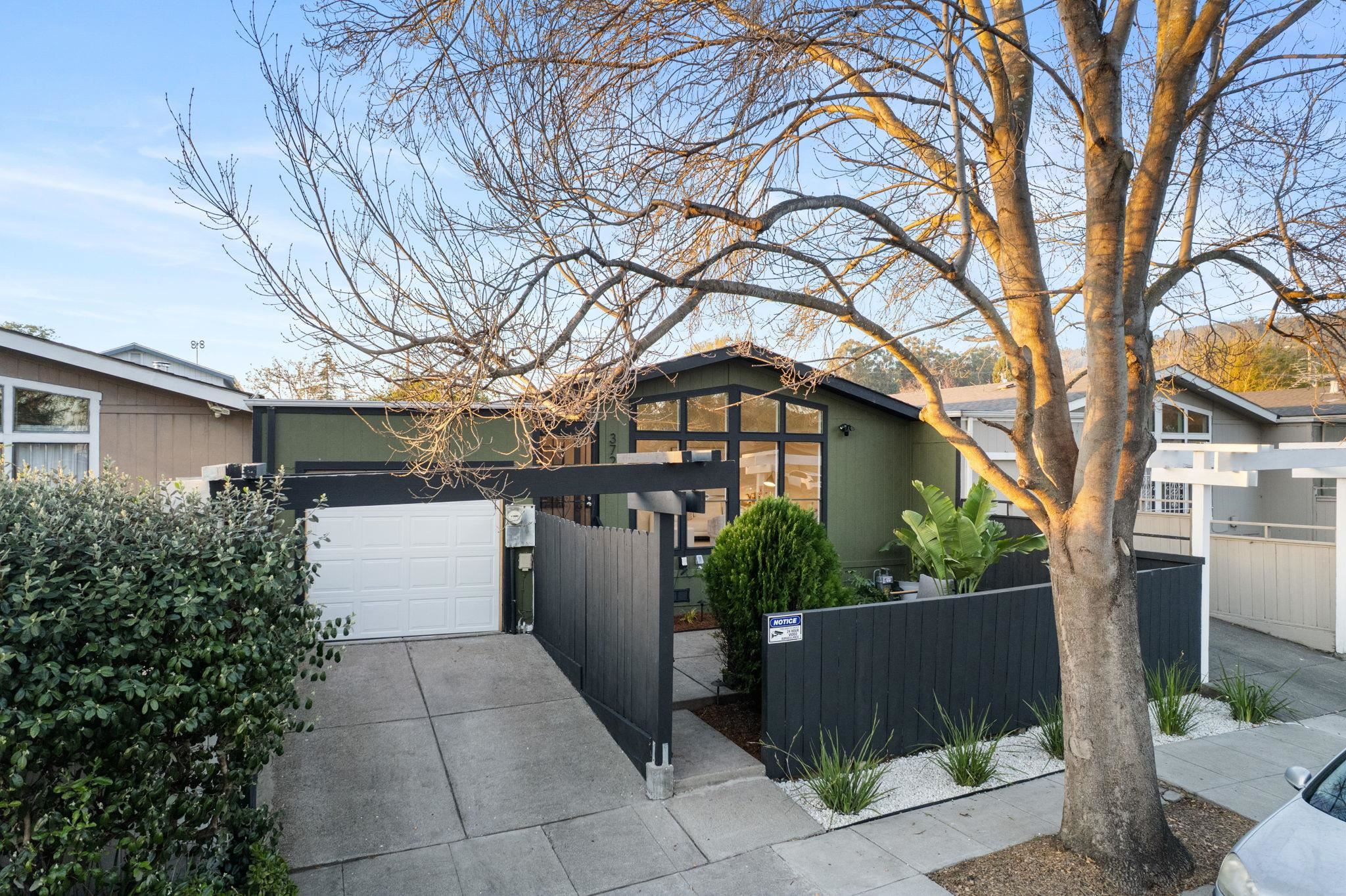 Detail Gallery Image 2 of 60 For 3723 35th Ave, Oakland,  CA 94619 - 3 Beds | 2 Baths