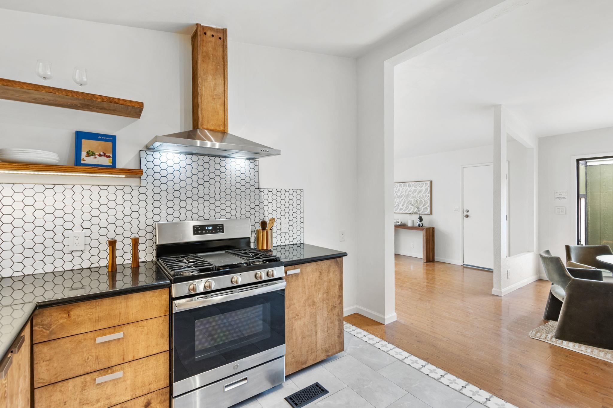 Detail Gallery Image 34 of 60 For 3723 35th Ave, Oakland,  CA 94619 - 3 Beds | 2 Baths