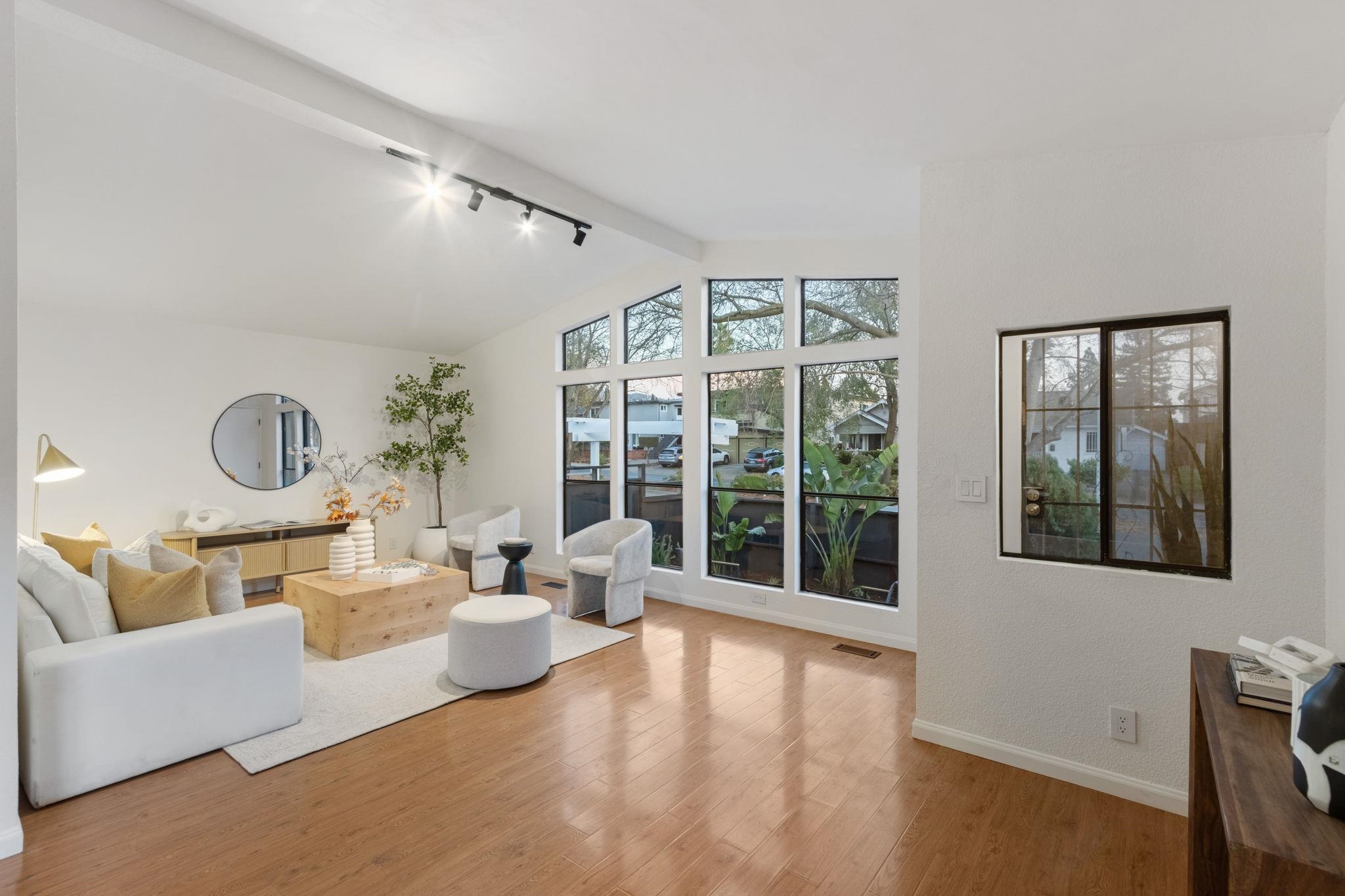 Detail Gallery Image 9 of 60 For 3723 35th Ave, Oakland,  CA 94619 - 3 Beds | 2 Baths