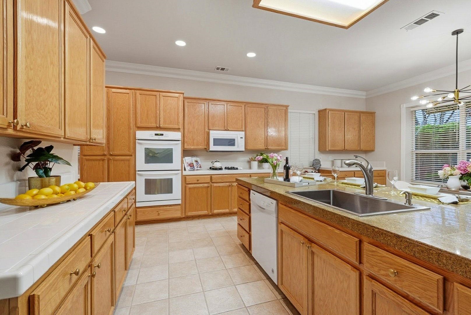 Detail Gallery Image 13 of 43 For 663 Clay Way, Ripon,  CA 95366 - 5 Beds | 4 Baths