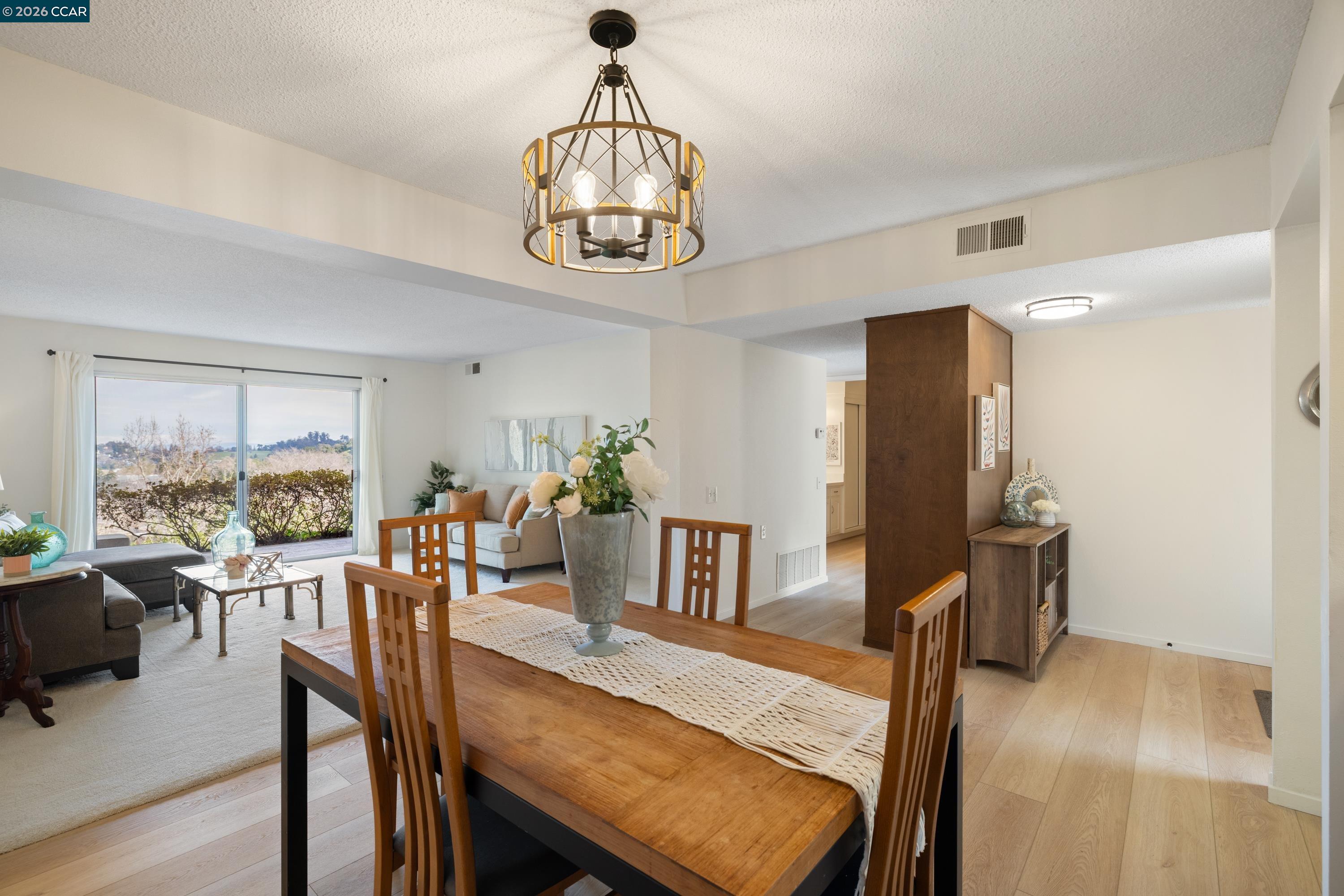 Photo #1: 41123794 Listing: Photo #1