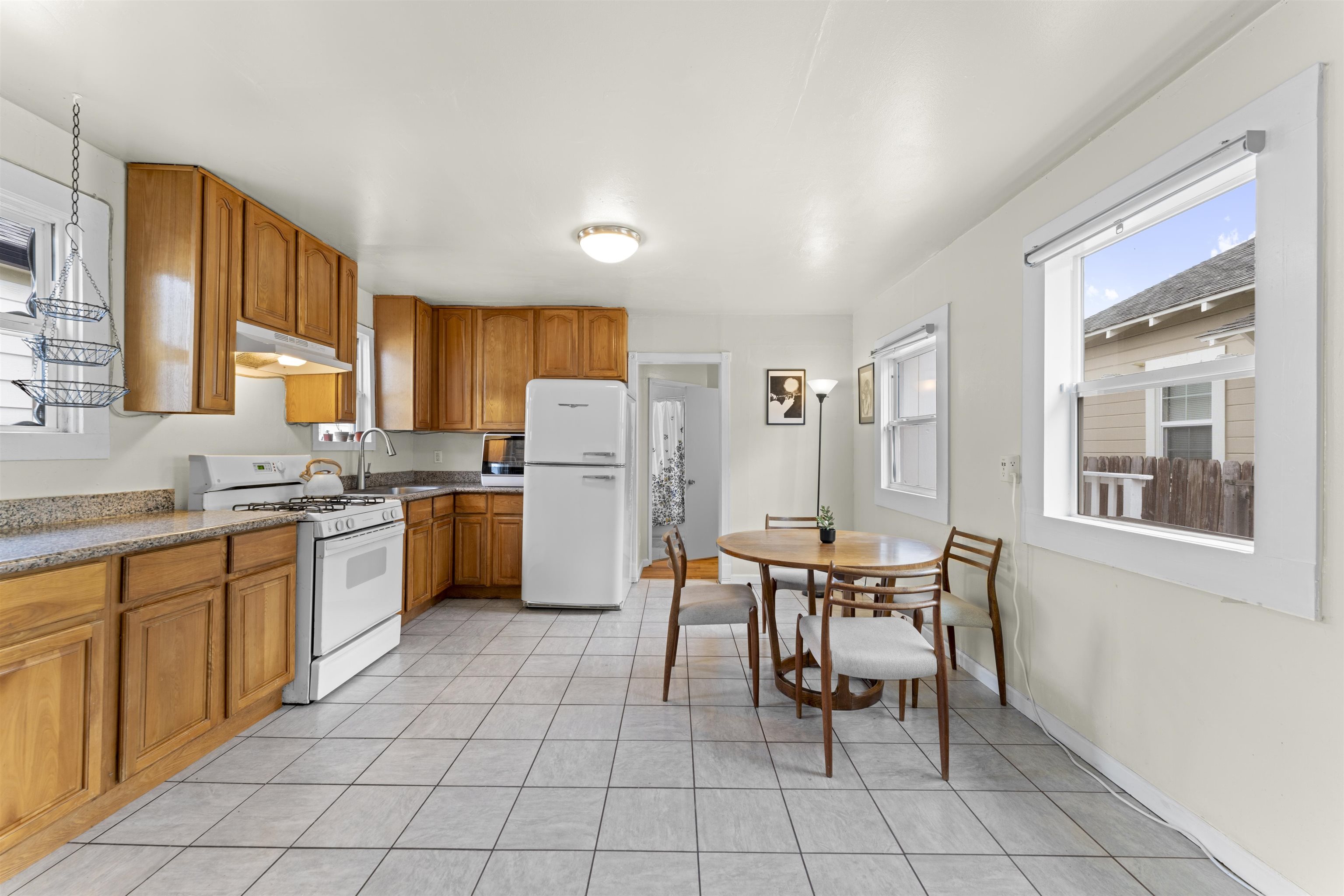 Detail Gallery Image 5 of 16 For 10430 Voltaire Ave, Oakland,  CA 94603 - 2 Beds | 1 Baths