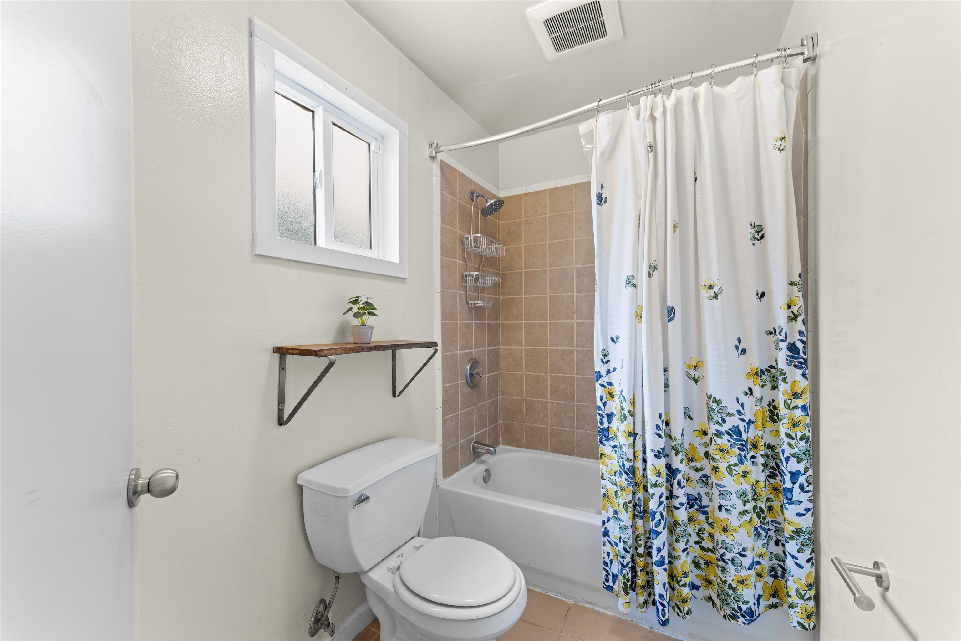 Detail Gallery Image 10 of 16 For 10430 Voltaire Ave, Oakland,  CA 94603 - 2 Beds | 1 Baths