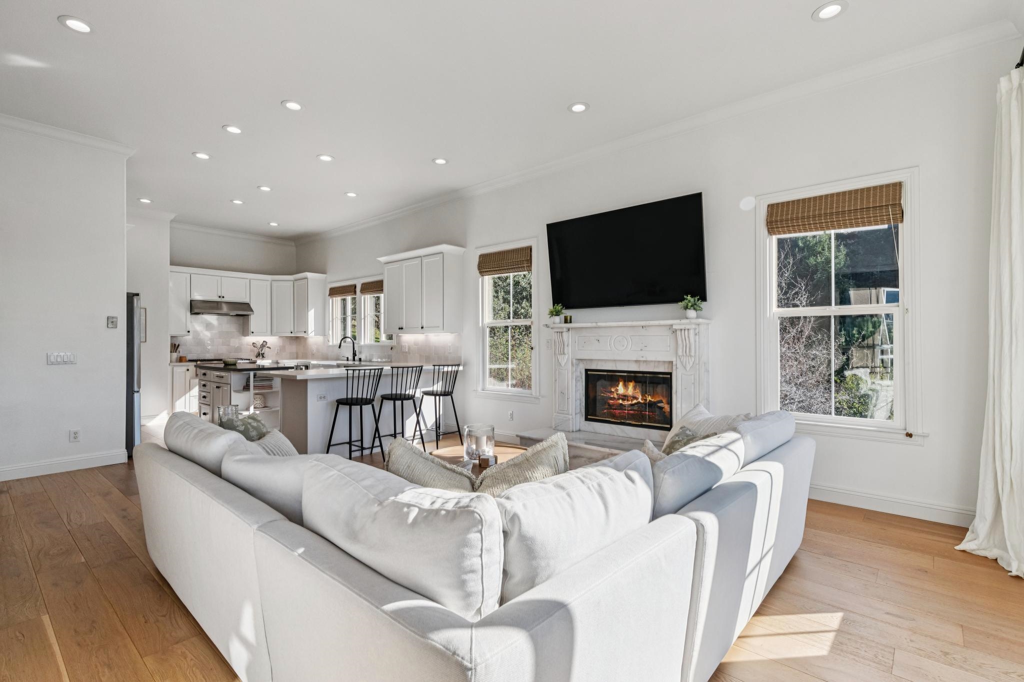 Detail Gallery Image 18 of 60 For 6194 Mazuela Dr, Oakland,  CA 94611 - 4 Beds | 4 Baths