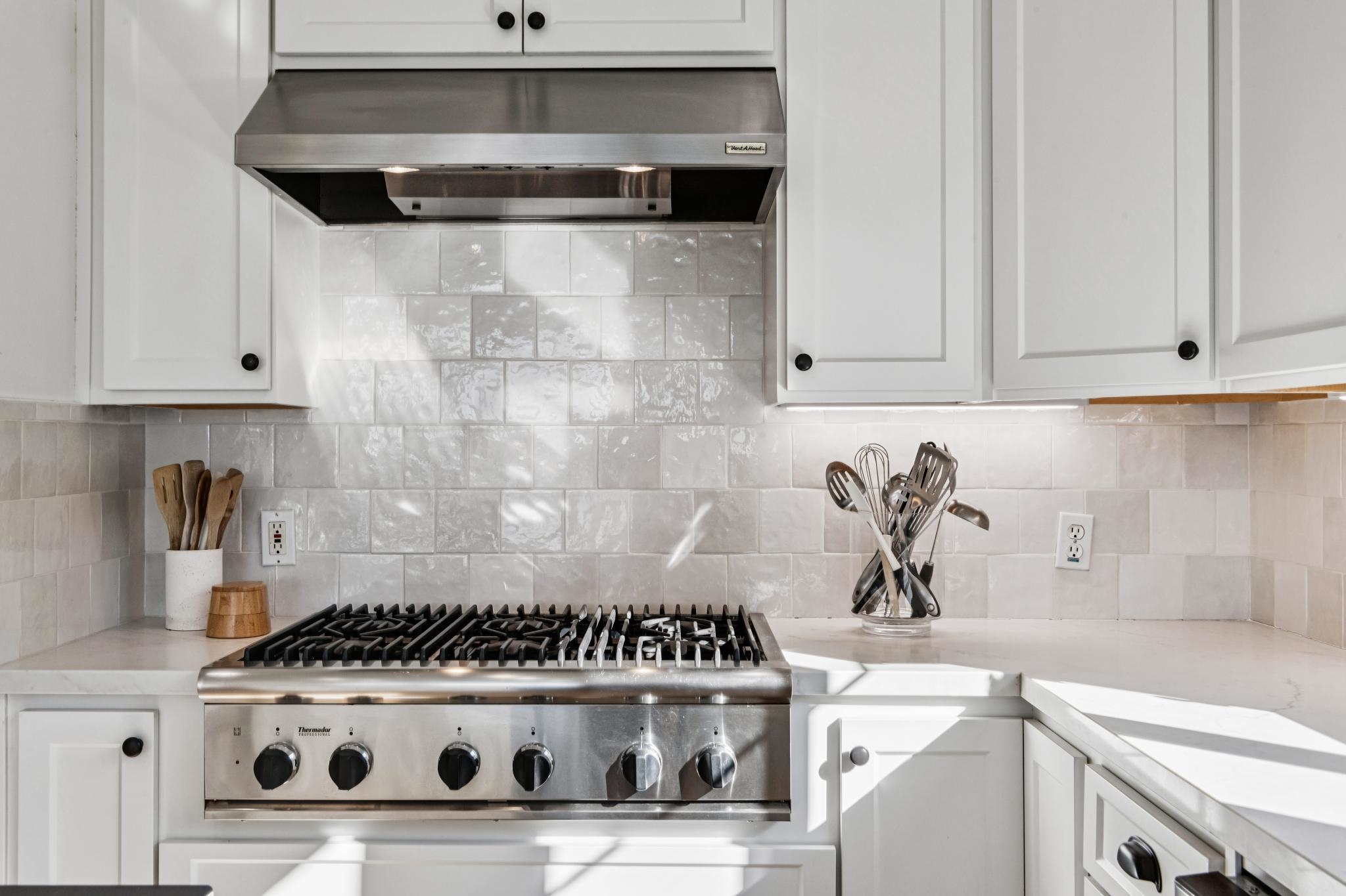 Detail Gallery Image 25 of 60 For 6194 Mazuela Dr, Oakland,  CA 94611 - 4 Beds | 4 Baths