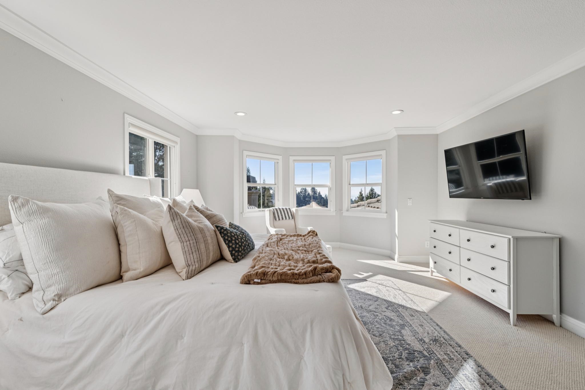 Detail Gallery Image 29 of 60 For 6194 Mazuela Dr, Oakland,  CA 94611 - 4 Beds | 4 Baths