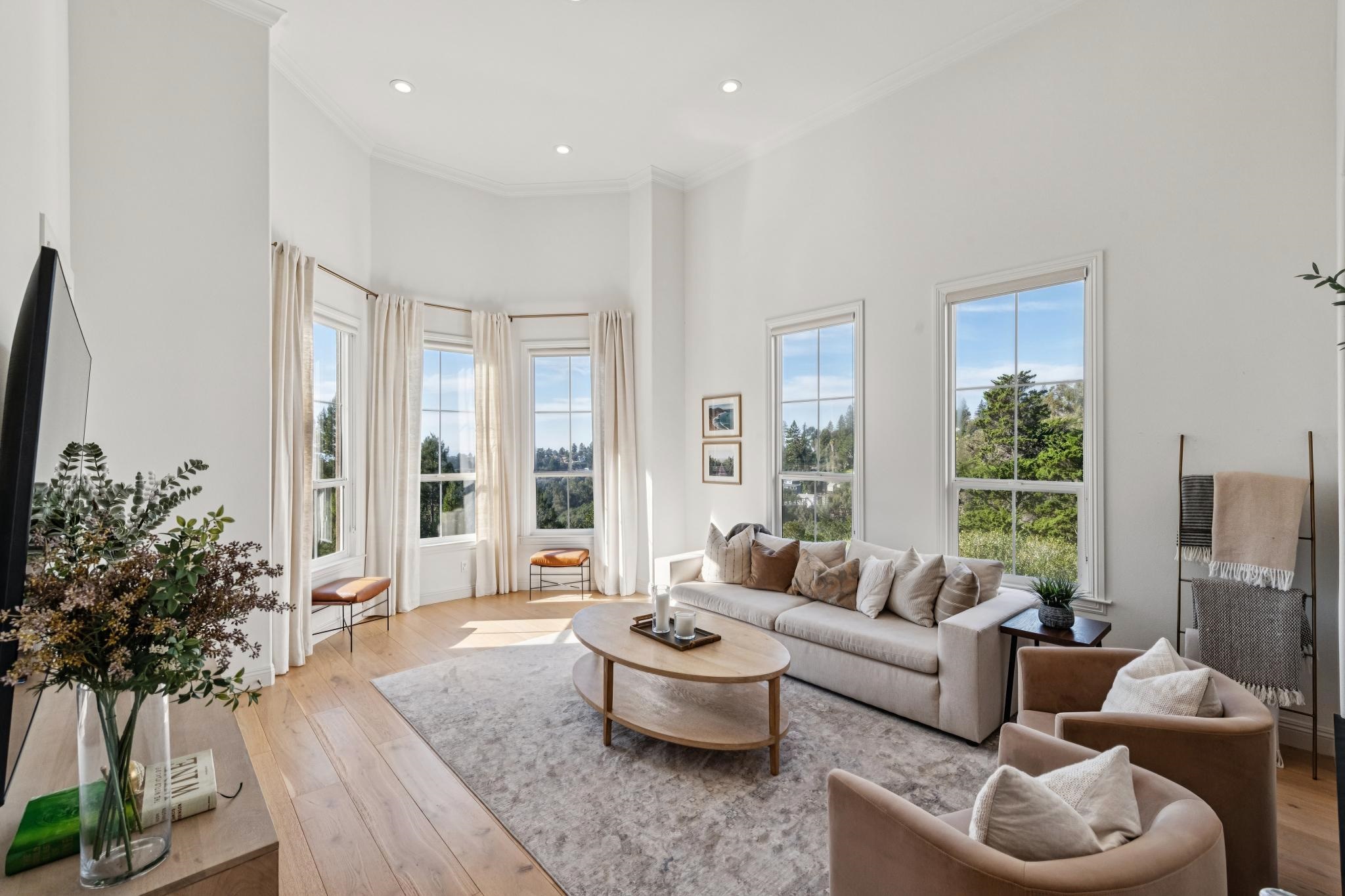 Detail Gallery Image 10 of 60 For 6194 Mazuela Dr, Oakland,  CA 94611 - 4 Beds | 4 Baths