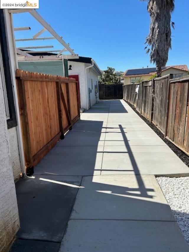 Detail Gallery Image 6 of 14 For 133a Greenmeadow Cir, Pittsburg,  CA 94565 - 3 Beds | 3 Baths