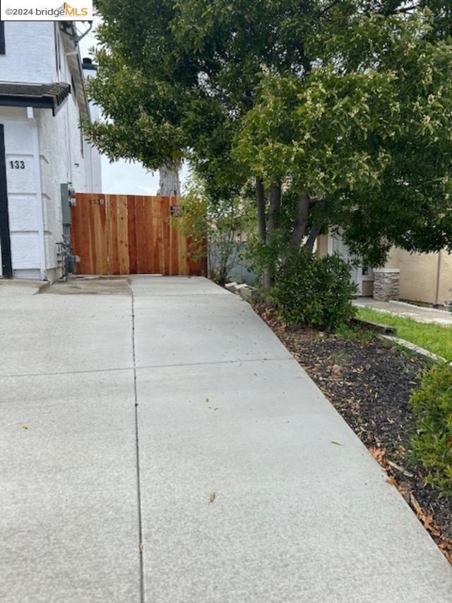 Detail Gallery Image 7 of 14 For 133a Greenmeadow Cir, Pittsburg,  CA 94565 - 3 Beds | 3 Baths