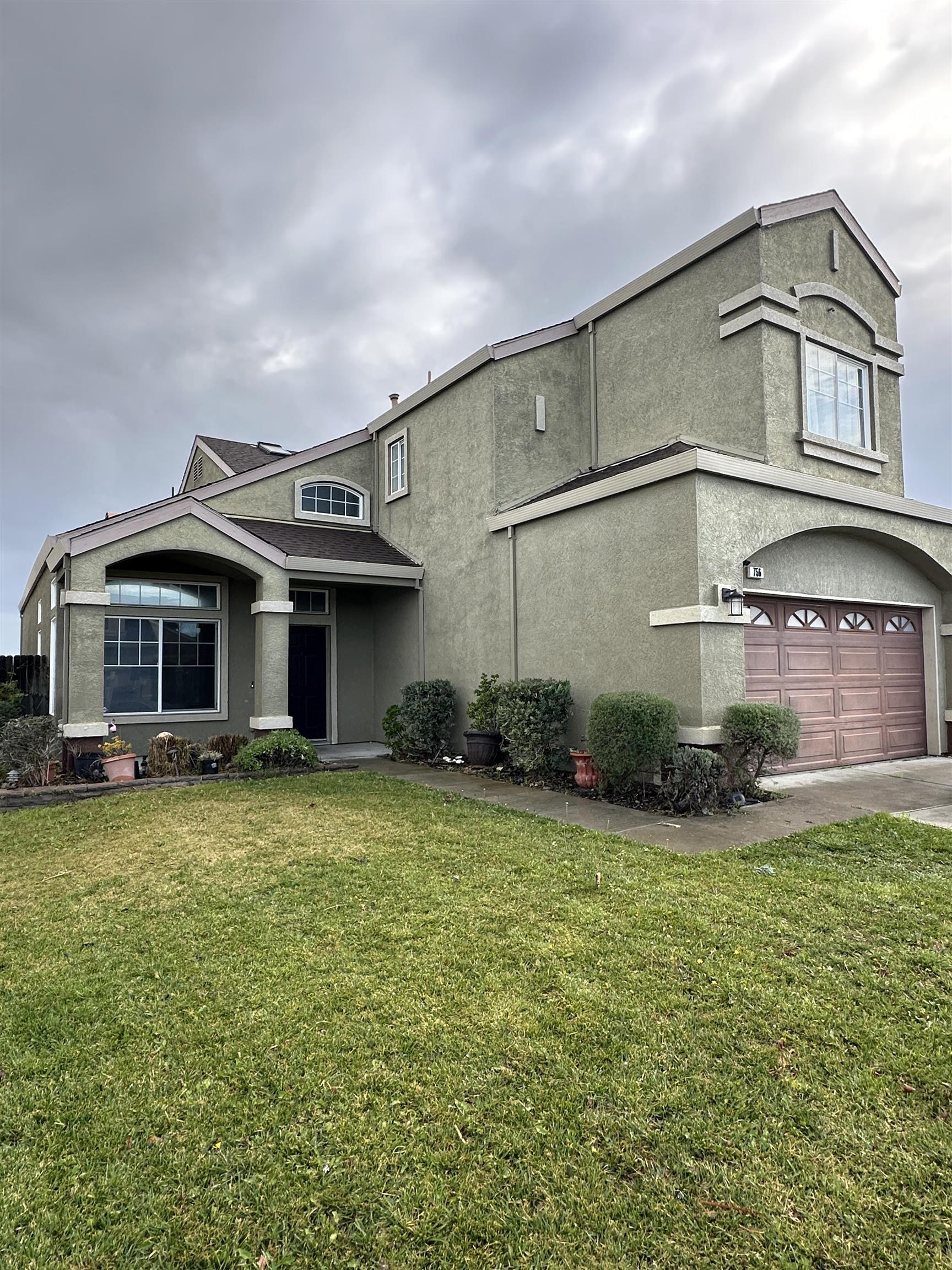 Detail Gallery Image 2 of 11 For 756 Rubier Way, Rio Vista,  CA 94571 - 5 Beds | 2/1 Baths