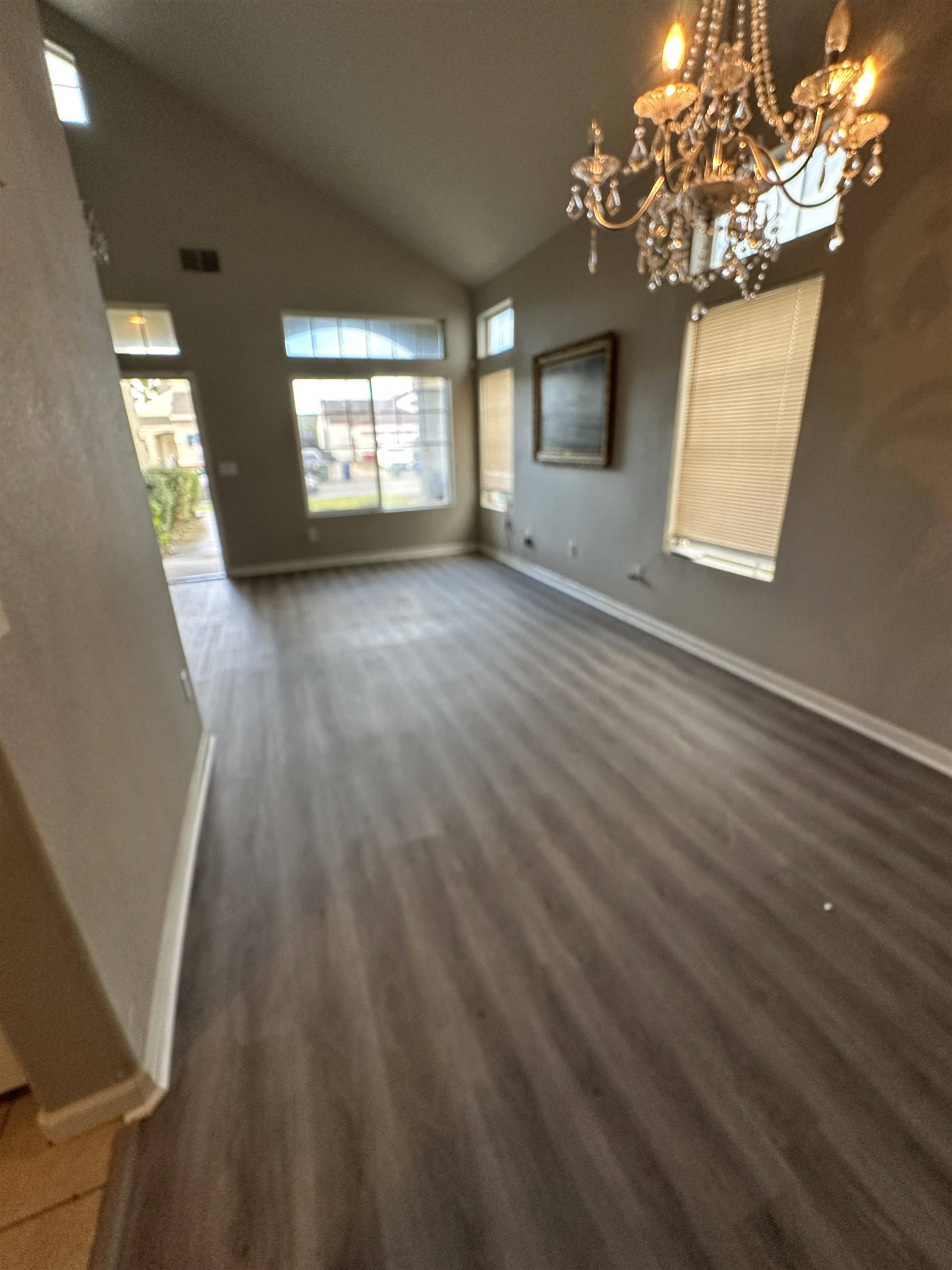 Detail Gallery Image 6 of 11 For 756 Rubier Way, Rio Vista,  CA 94571 - 5 Beds | 2/1 Baths