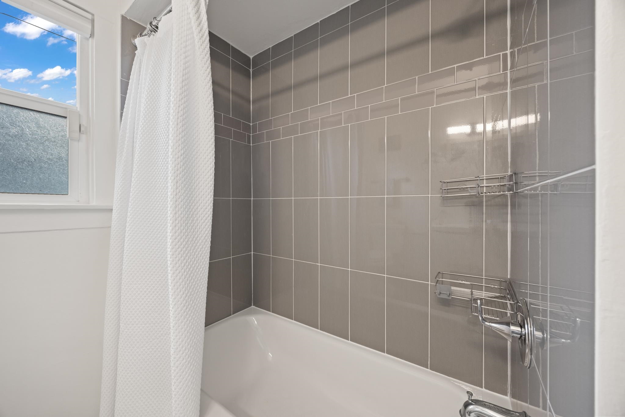 Detail Gallery Image 15 of 43 For 1538 20th Ave, Oakland,  CA 94606 - 2 Beds | 1 Baths