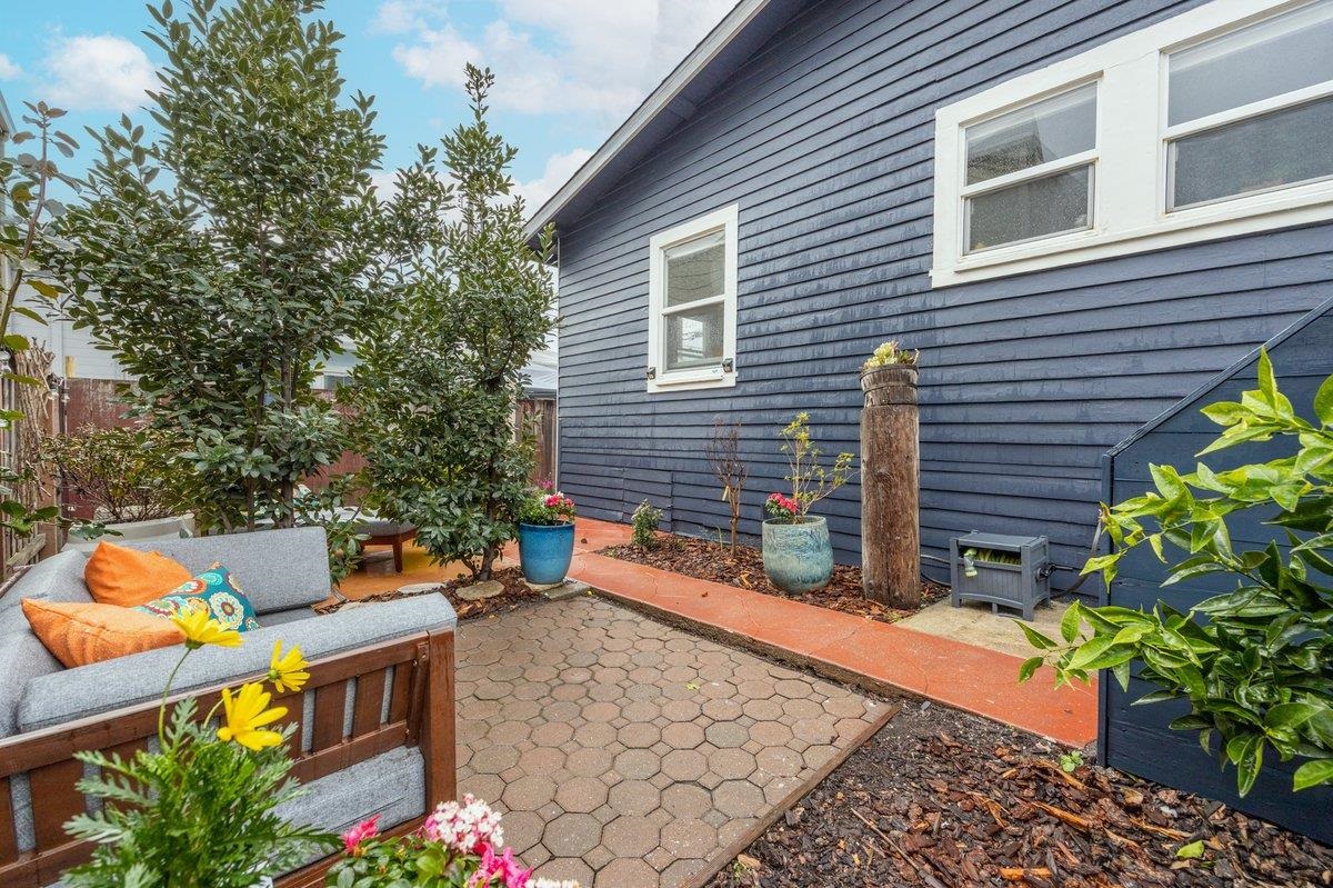 Detail Gallery Image 24 of 43 For 1538 20th Ave, Oakland,  CA 94606 - 2 Beds | 1 Baths