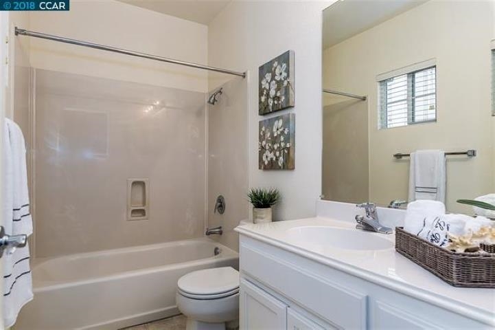 Detail Gallery Image 11 of 13 For 7835 Veronica Ct, San Ramon,  CA 94582 - 2 Beds | 2/1 Baths