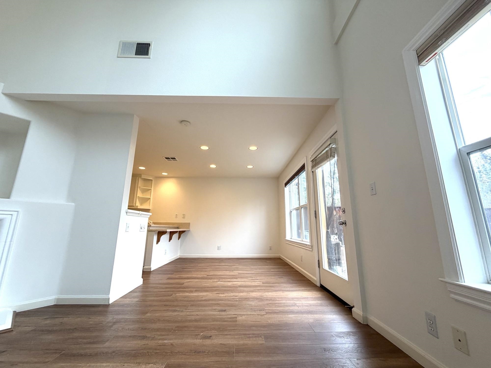 Detail Gallery Image 3 of 13 For 7835 Veronica Ct, San Ramon,  CA 94582 - 2 Beds | 2/1 Baths