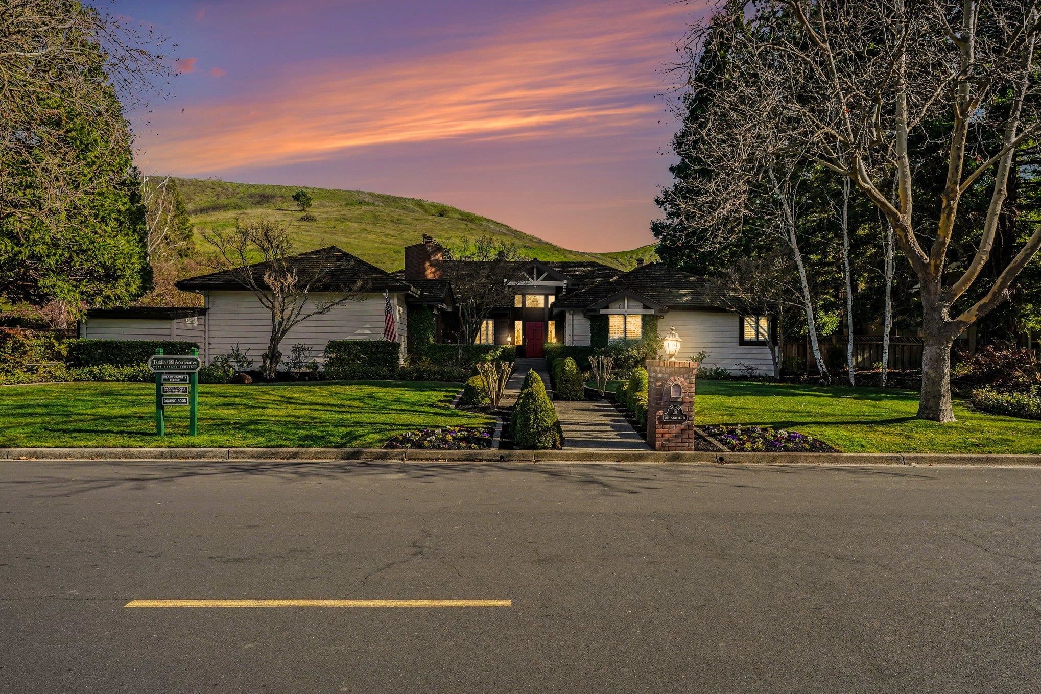 Detail Gallery Image 2 of 50 For 5102 Blackhawk Dr, Danville,  CA 94506 - 4 Beds | 2/1 Baths