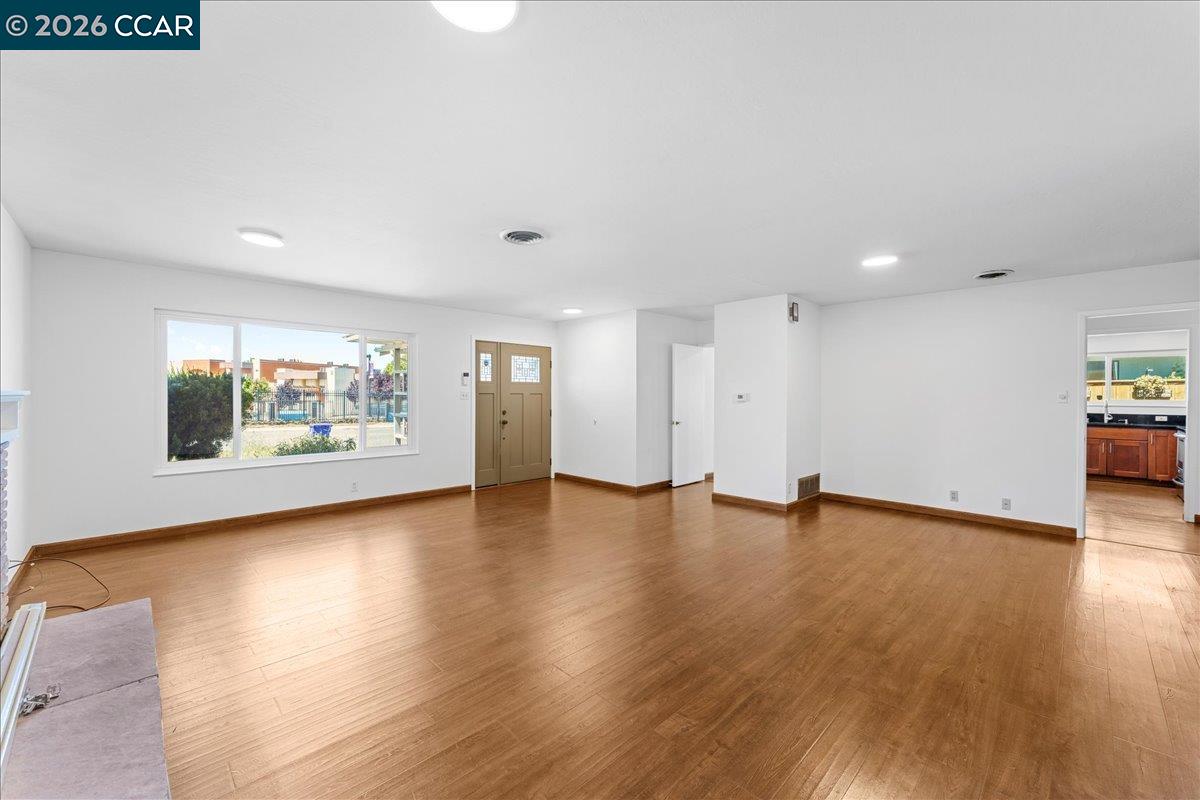 Detail Gallery Image 15 of 47 For 1566 Mann Dr, Pinole,  CA 94564 - 3 Beds | 2 Baths