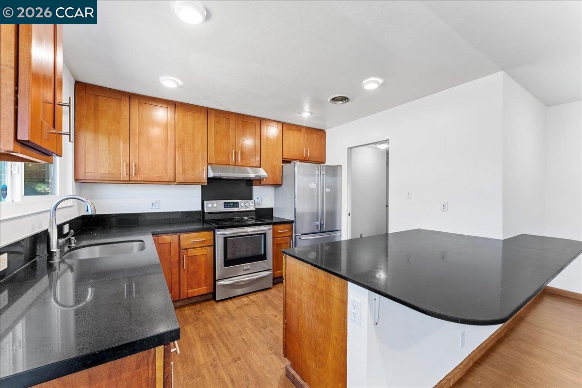 Detail Gallery Image 7 of 47 For 1566 Mann Dr, Pinole,  CA 94564 - 3 Beds | 2 Baths