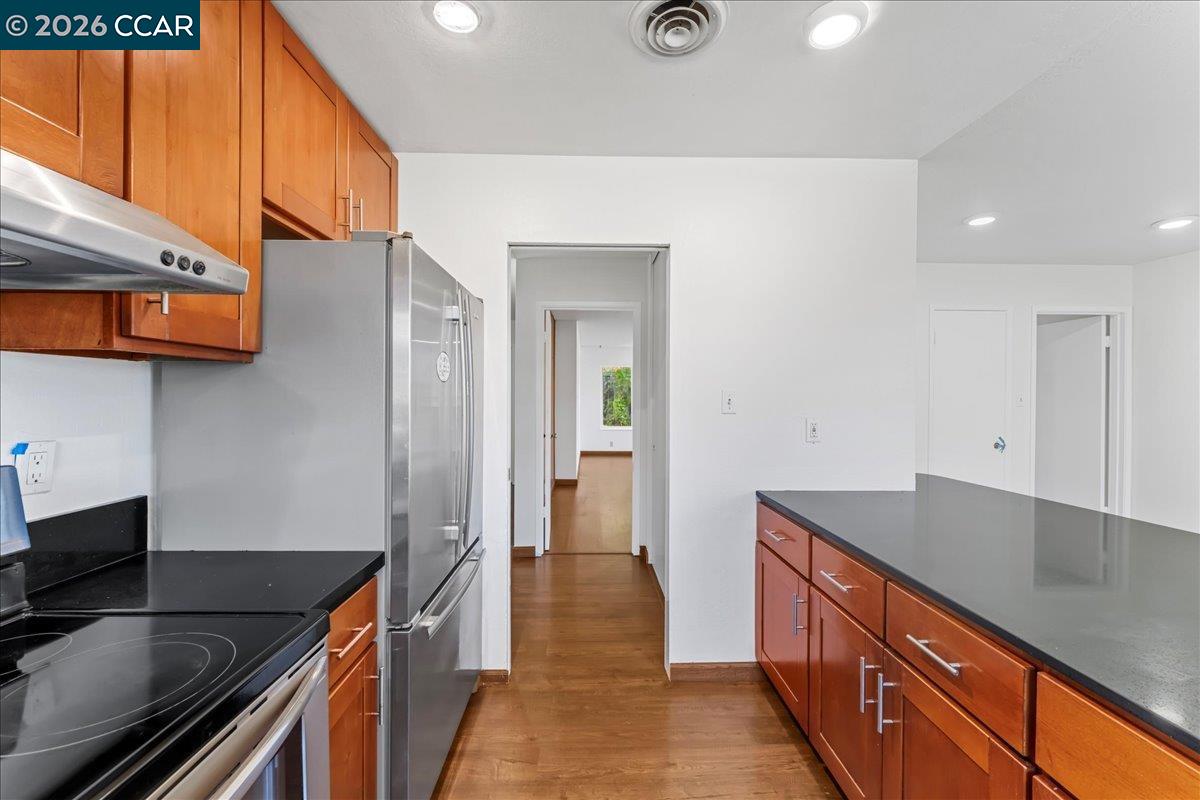 Detail Gallery Image 9 of 47 For 1566 Mann Dr, Pinole,  CA 94564 - 3 Beds | 2 Baths