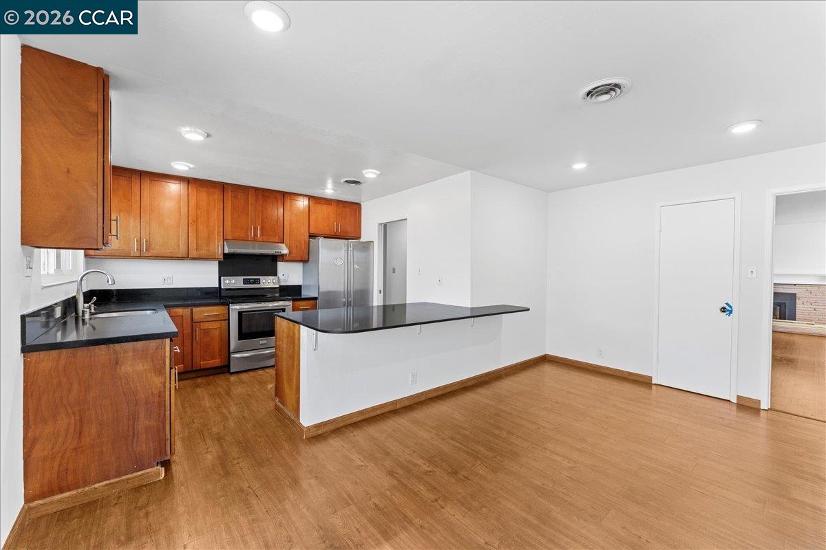 Detail Gallery Image 10 of 47 For 1566 Mann Dr, Pinole,  CA 94564 - 3 Beds | 2 Baths