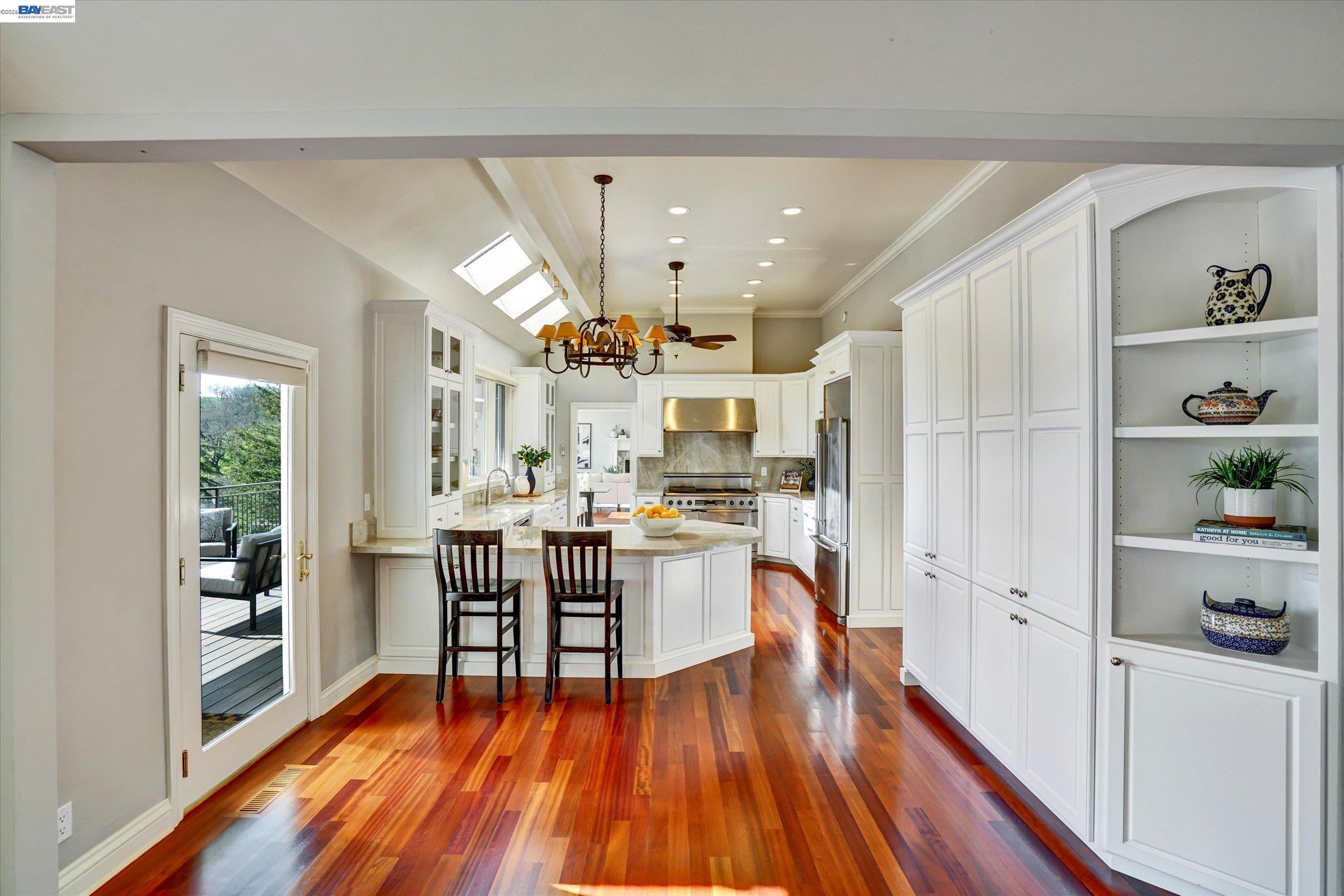 Detail Gallery Image 11 of 58 For 2382 Alameda Diablo, Diablo,  CA 94528 - 6 Beds | 7 Baths