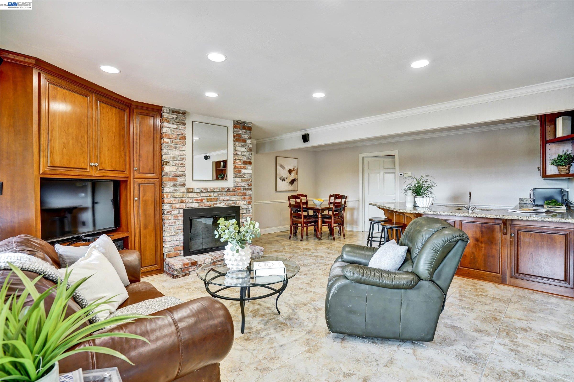 Detail Gallery Image 43 of 58 For 2382 Alameda Diablo, Diablo,  CA 94528 - 6 Beds | 7 Baths