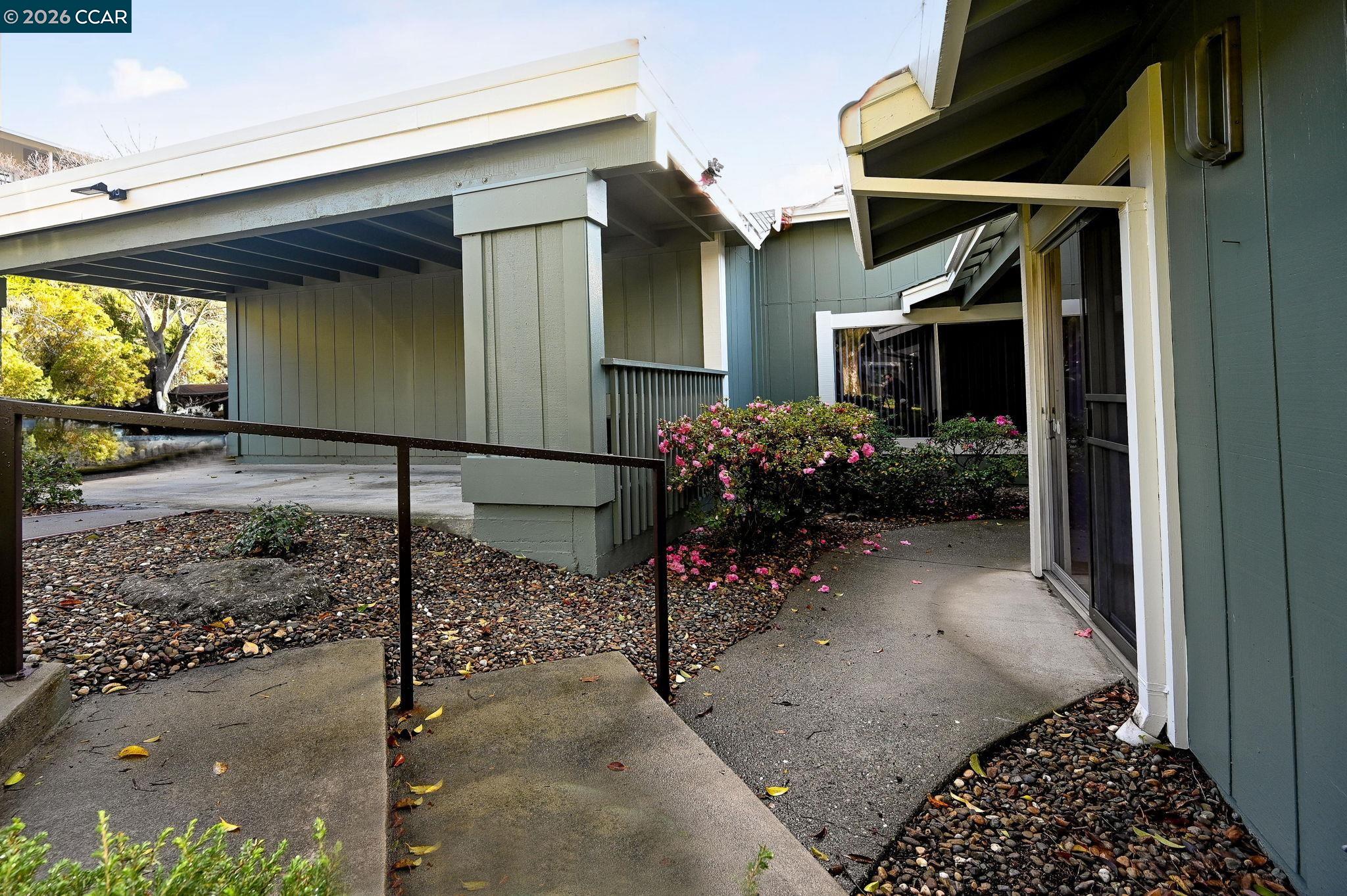 Detail Gallery Image 3 of 36 For 2110 Cactus Ct #6,  Walnut Creek,  CA 94595 - 2 Beds | 2 Baths