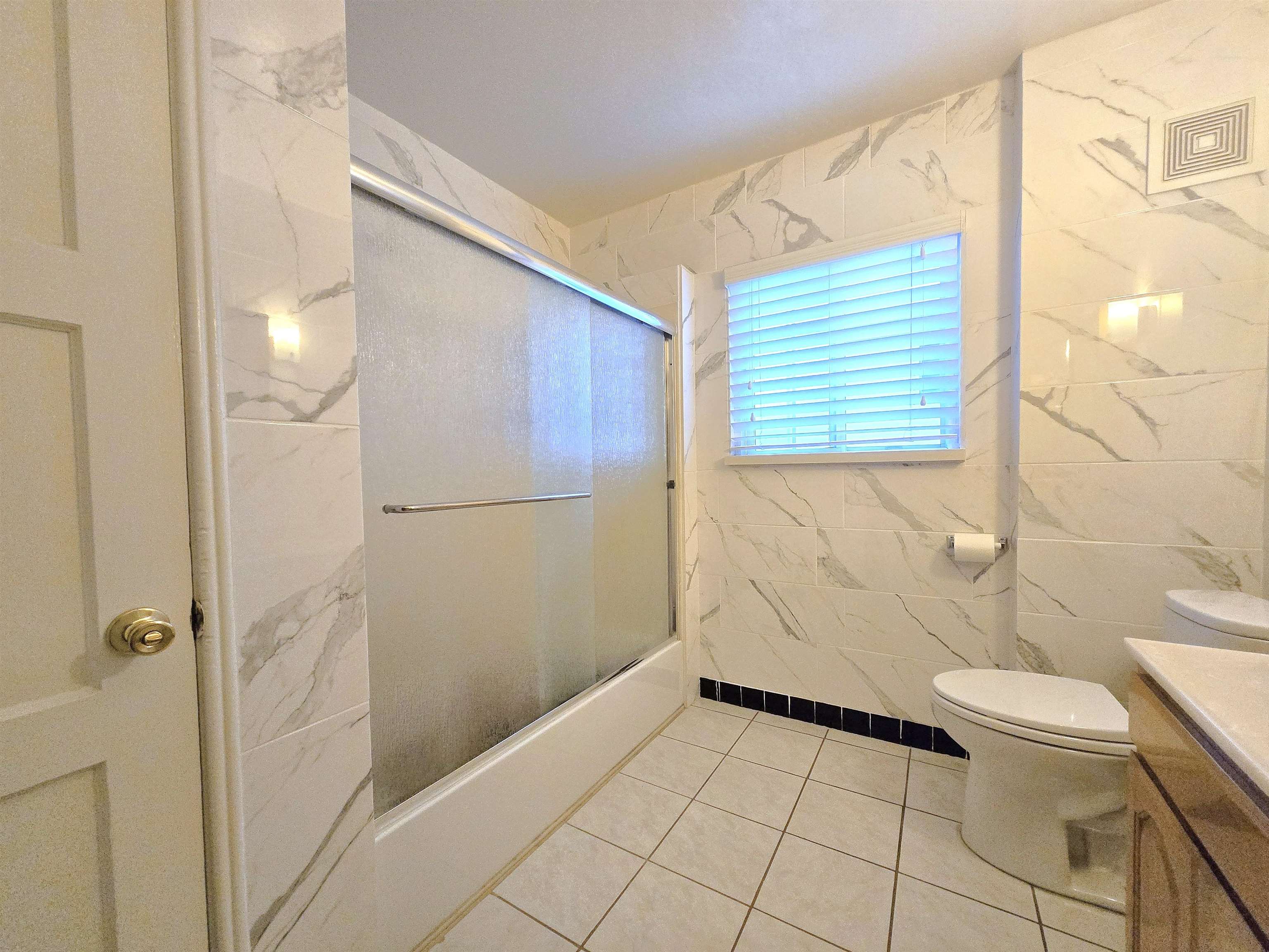 Detail Gallery Image 9 of 13 For 2917 Telegraph Ave, Berkeley,  CA 94705 - – Beds | – Baths