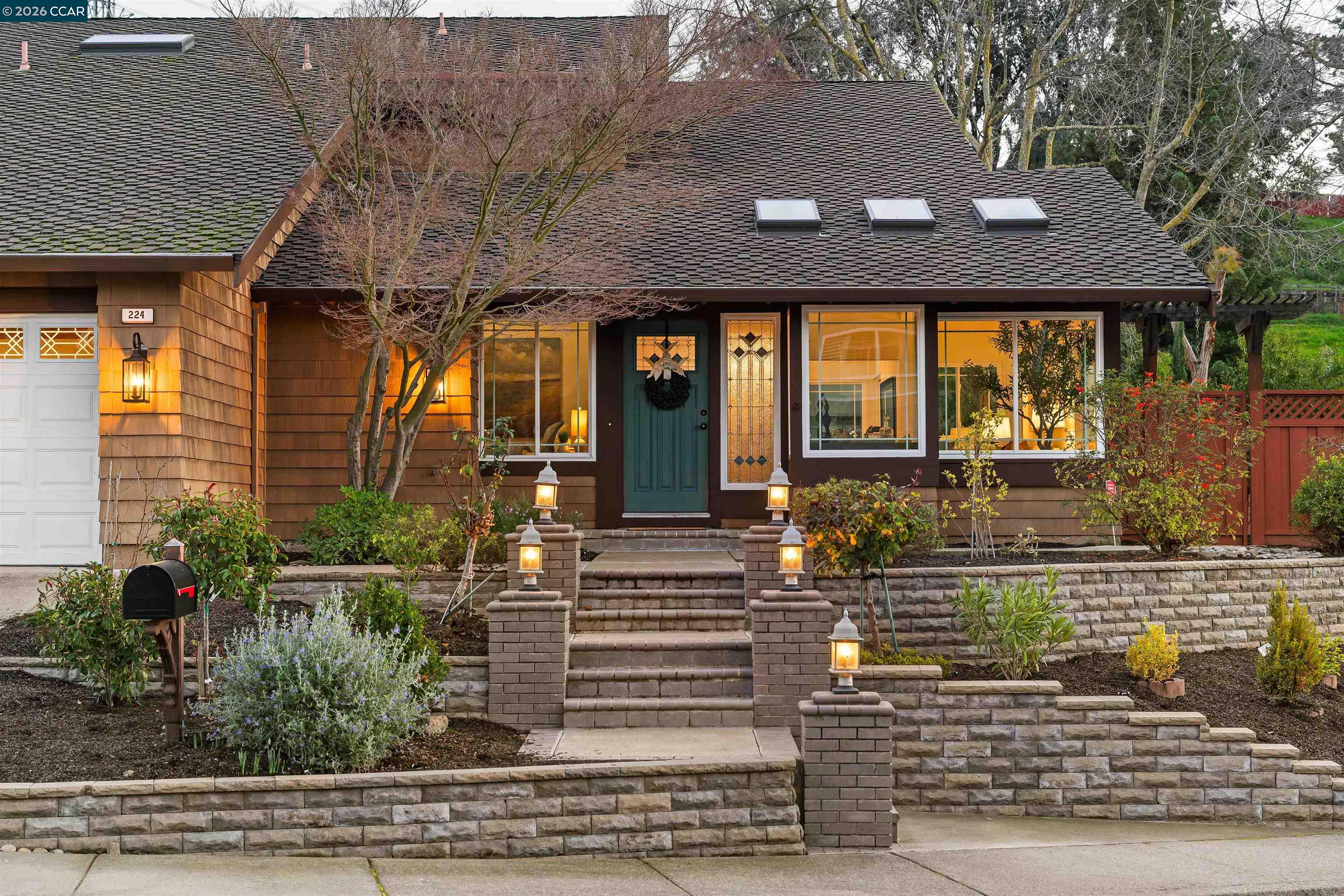 Detail Gallery Image 2 of 60 For 224 Briar Dr, Martinez,  CA 94553 - 4 Beds | 3 Baths