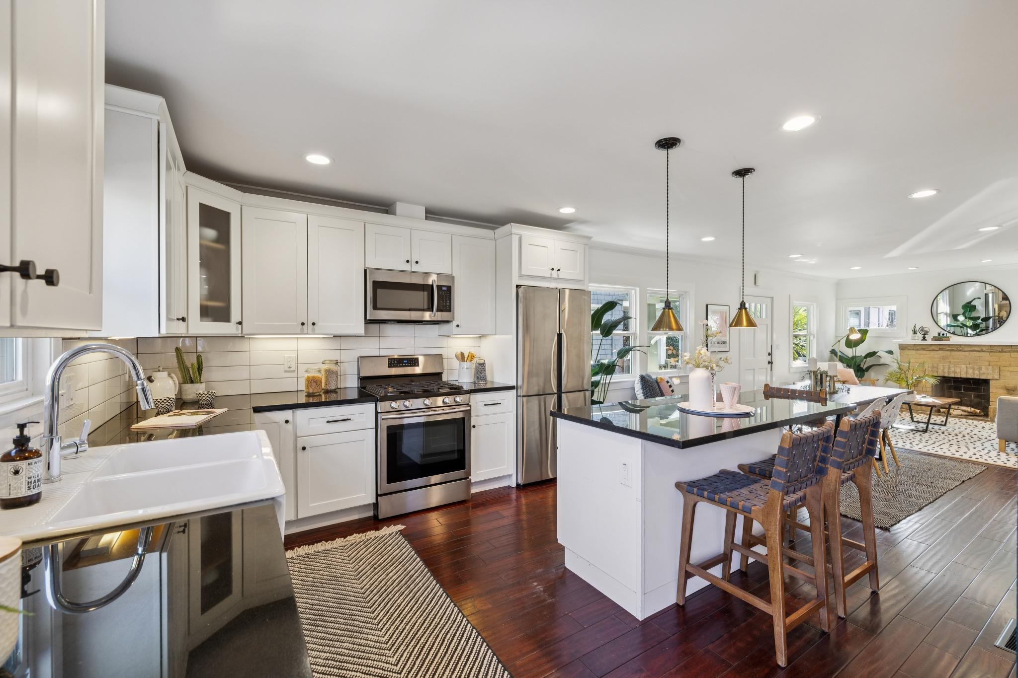 Detail Gallery Image 13 of 41 For 878 57th Street, Oakland,  CA 94608 - 2 Beds | 1 Baths