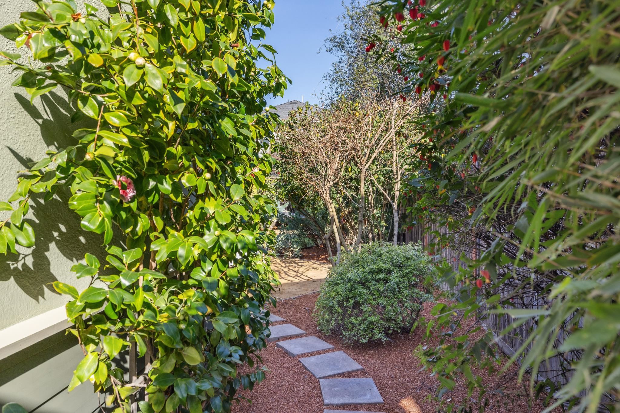 Detail Gallery Image 29 of 41 For 878 57th Street, Oakland,  CA 94608 - 2 Beds | 1 Baths