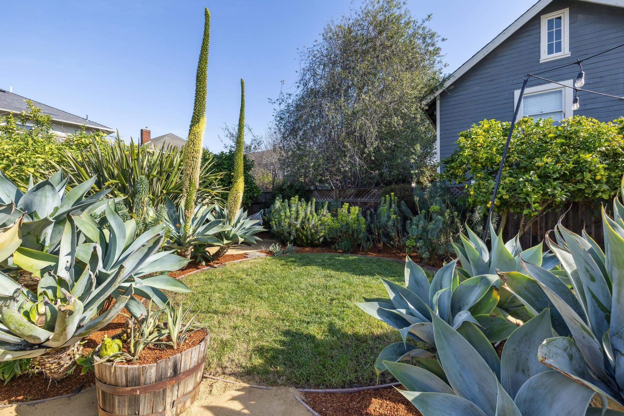 Detail Gallery Image 32 of 41 For 878 57th Street, Oakland,  CA 94608 - 2 Beds | 1 Baths