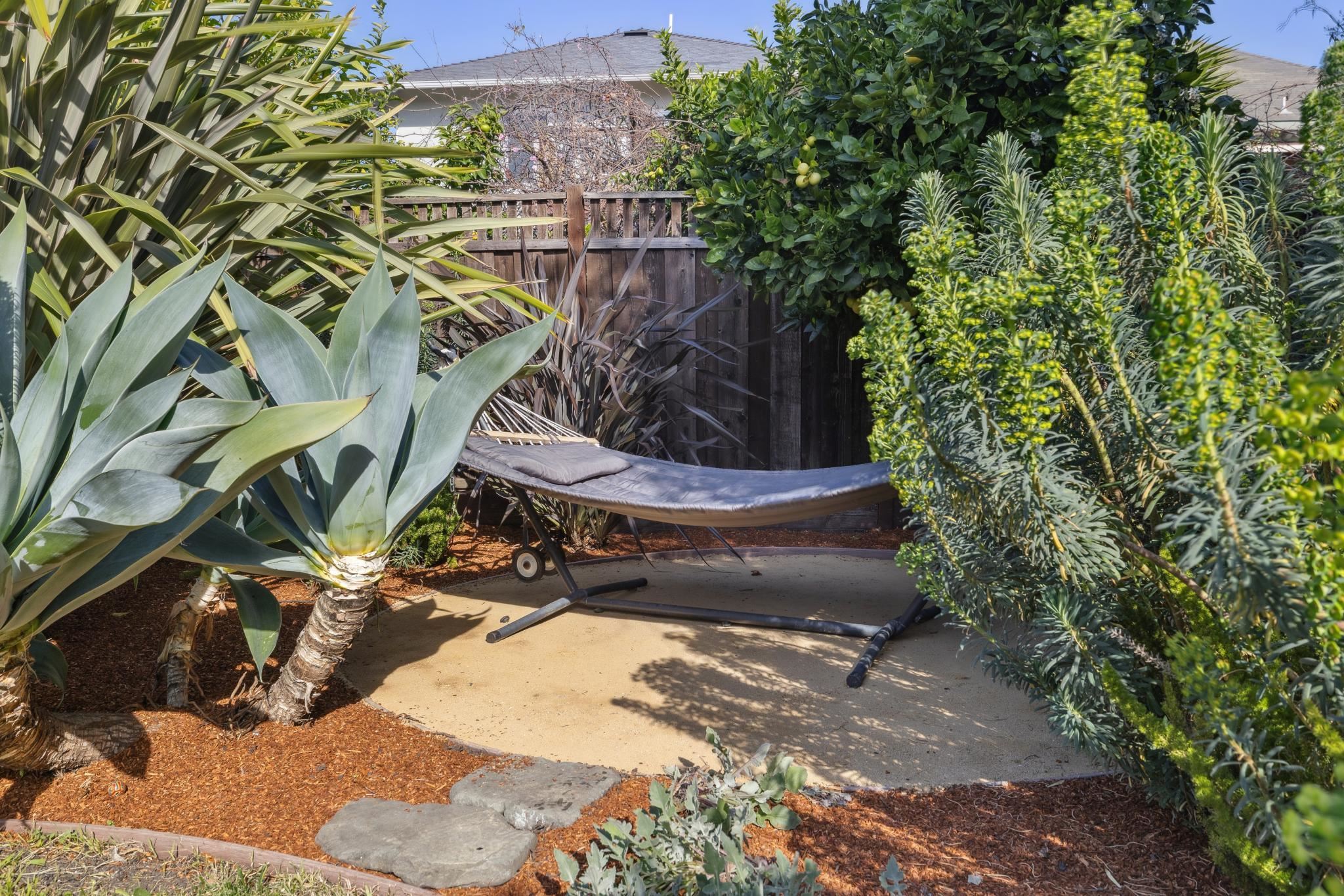 Detail Gallery Image 33 of 41 For 878 57th Street, Oakland,  CA 94608 - 2 Beds | 1 Baths