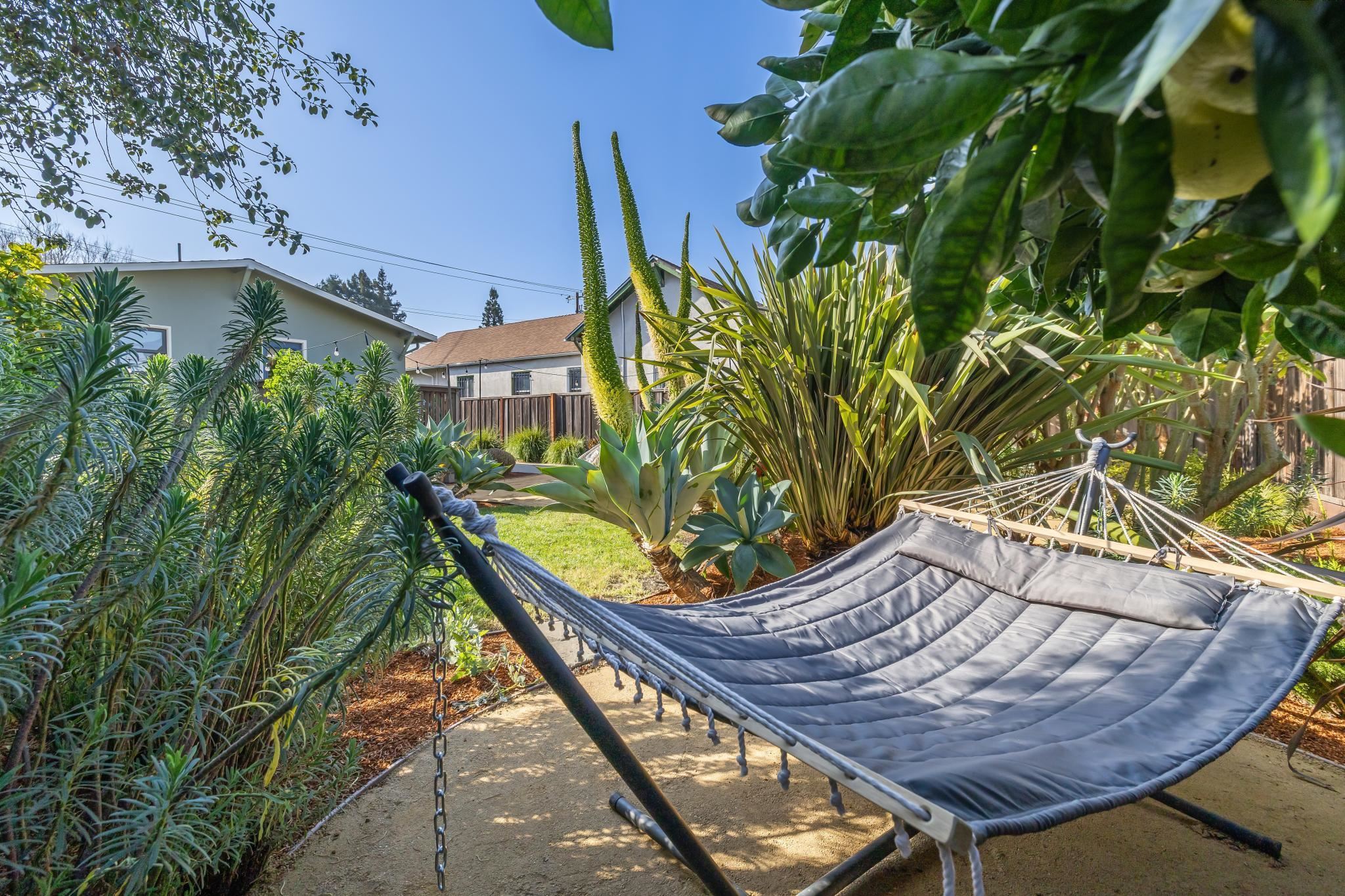 Detail Gallery Image 34 of 41 For 878 57th Street, Oakland,  CA 94608 - 2 Beds | 1 Baths