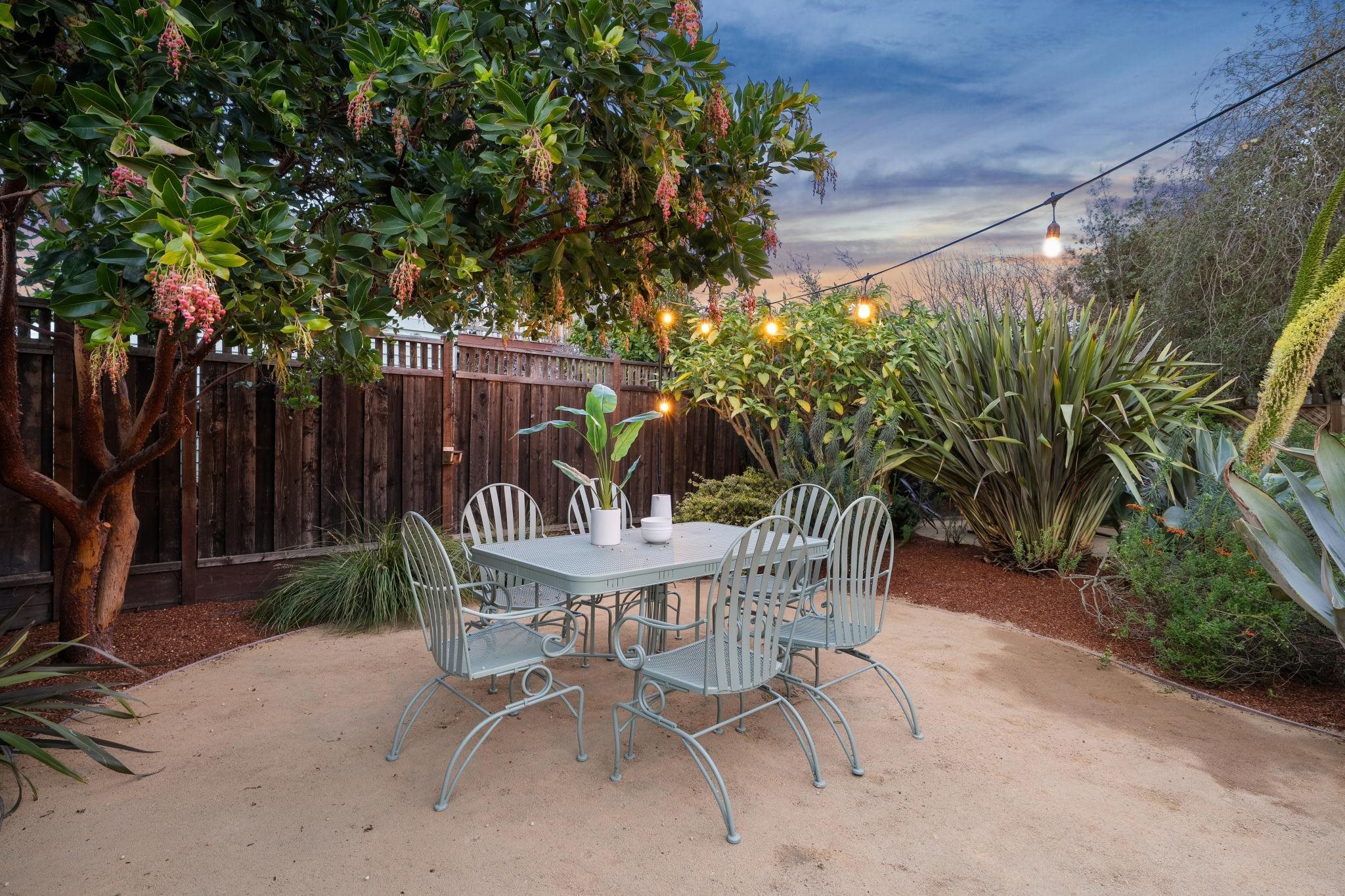 Detail Gallery Image 37 of 41 For 878 57th Street, Oakland,  CA 94608 - 2 Beds | 1 Baths