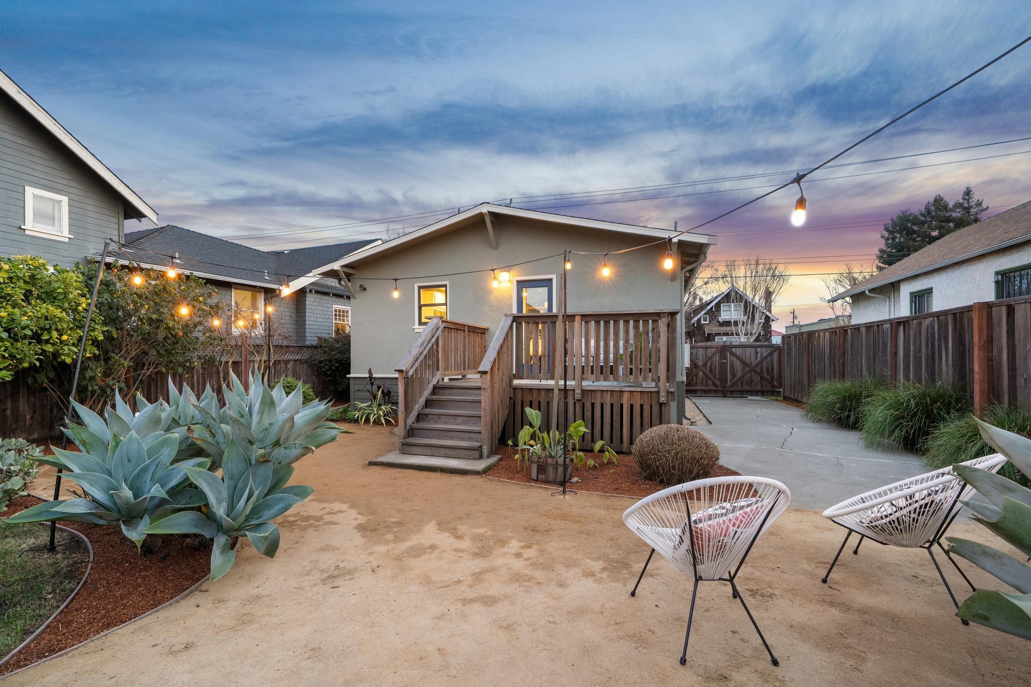 Detail Gallery Image 38 of 41 For 878 57th Street, Oakland,  CA 94608 - 2 Beds | 1 Baths