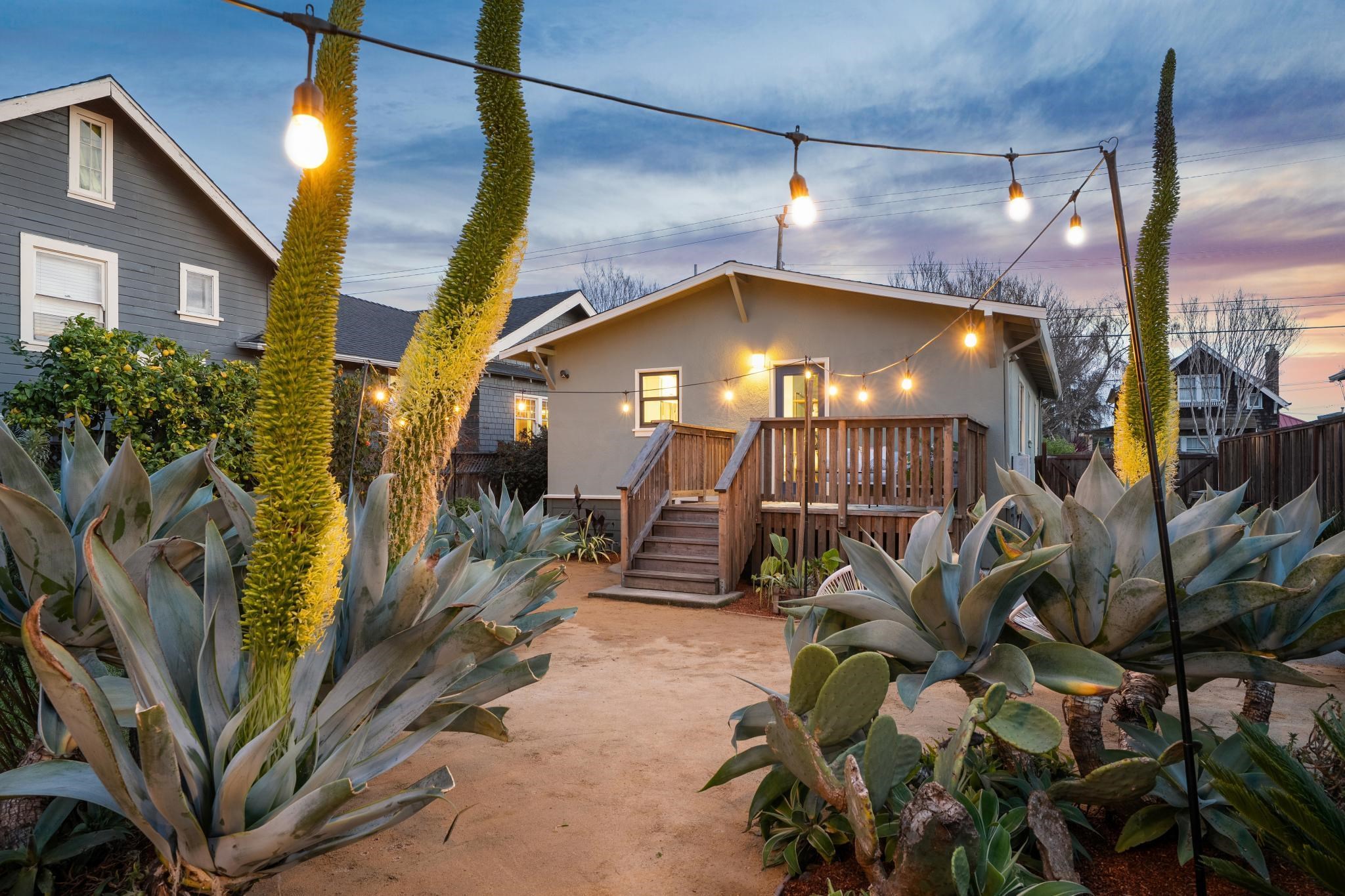 Detail Gallery Image 40 of 41 For 878 57th Street, Oakland,  CA 94608 - 2 Beds | 1 Baths