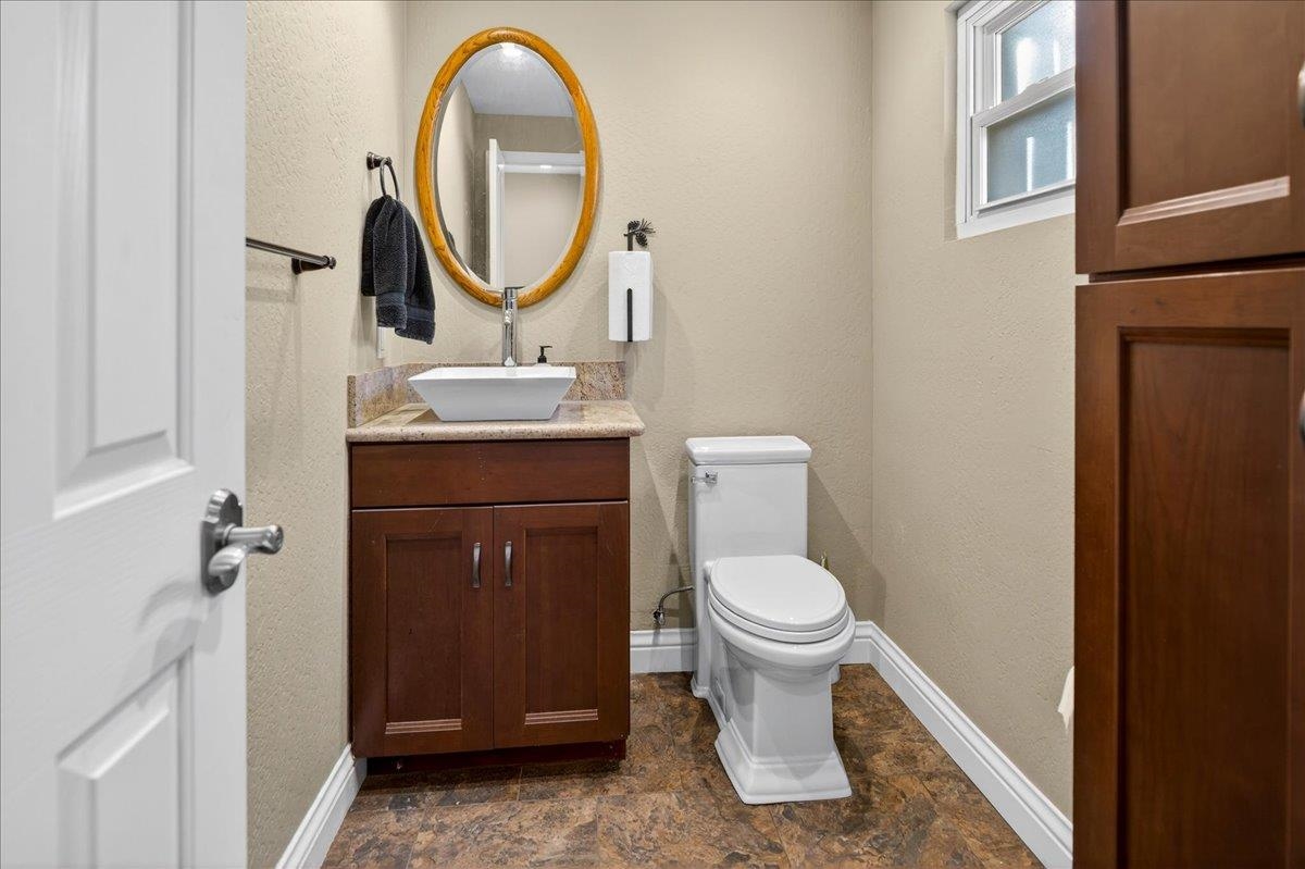 Detail Gallery Image 12 of 21 For 20819 Nunes Ave, Castro Valley,  CA 94546 - – Beds | – Baths