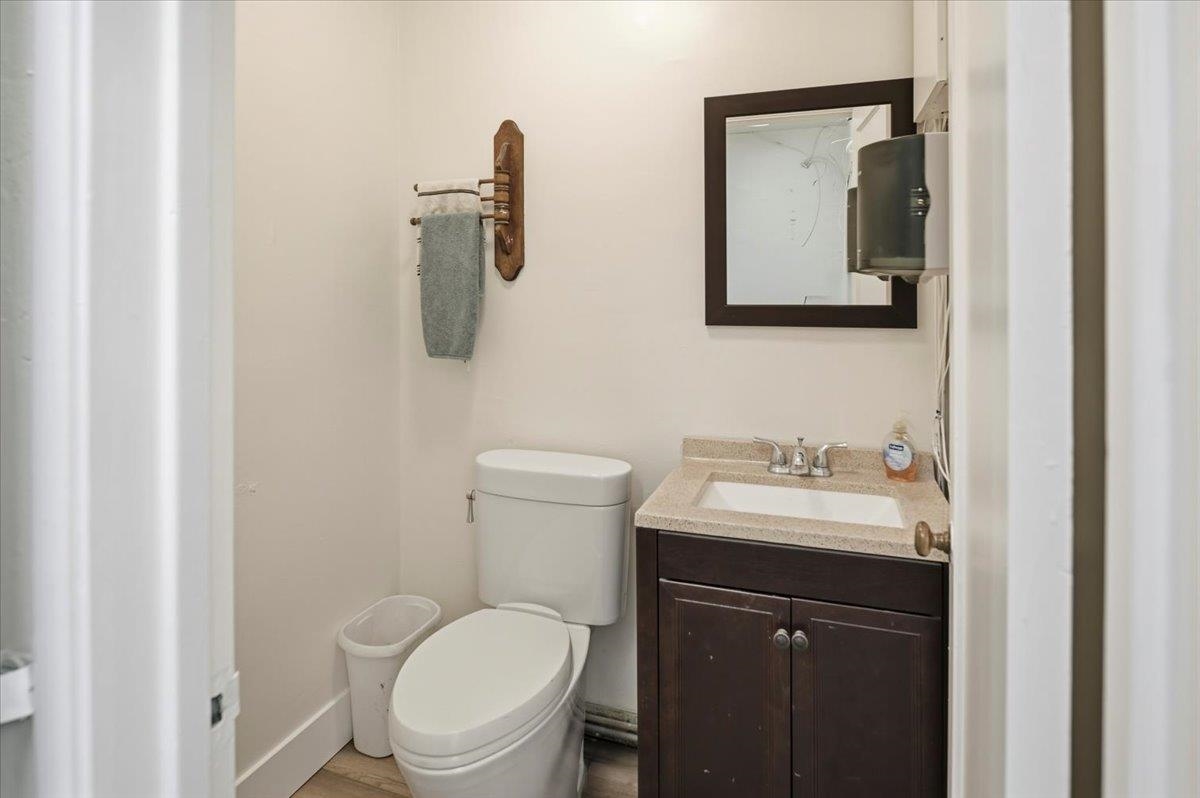 Detail Gallery Image 9 of 11 For 20825 Nunes Ave, Castro Valley,  CA 94546 - – Beds | – Baths