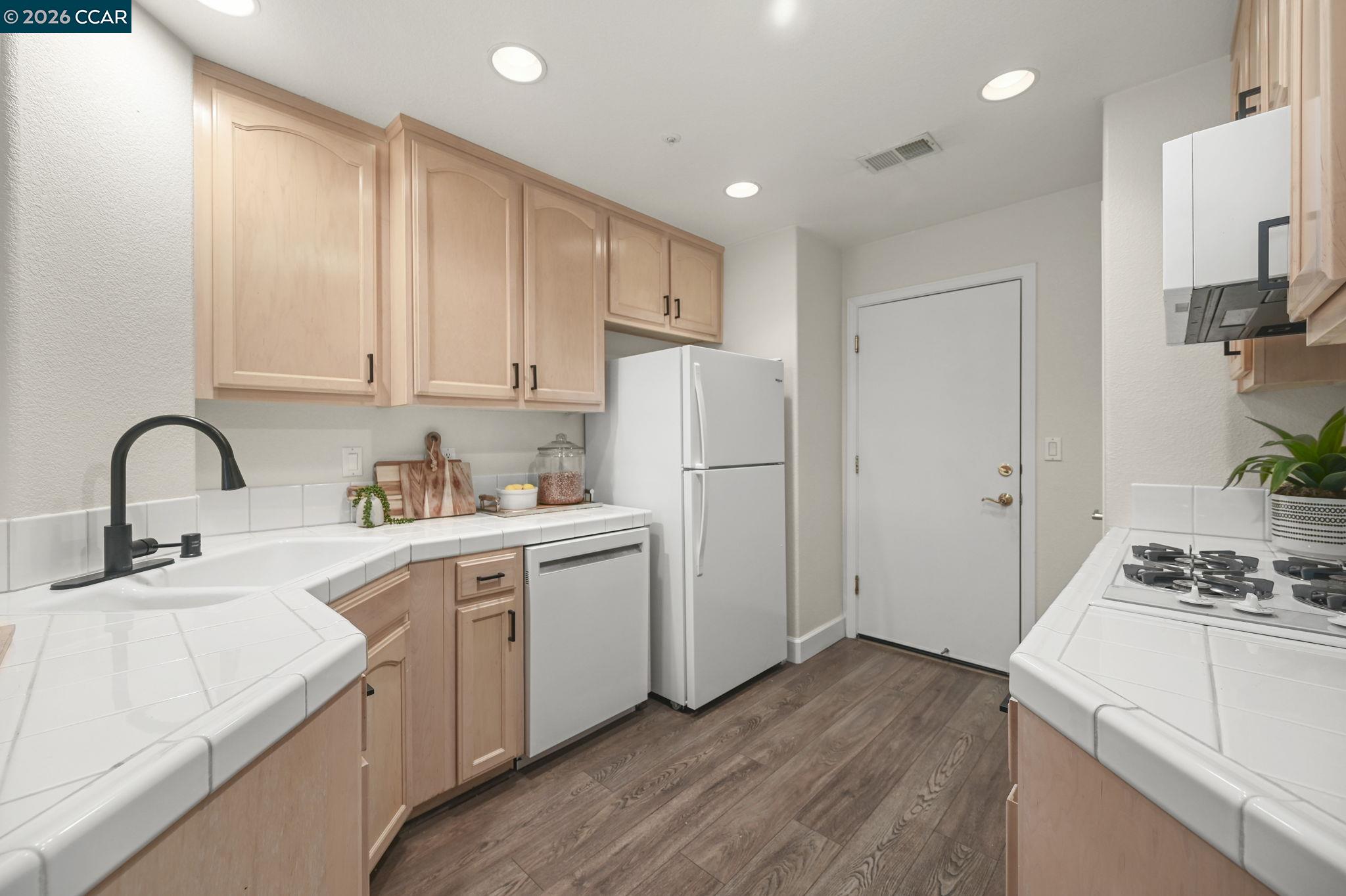 Detail Gallery Image 12 of 37 For 1384 Danville Blvd, Alamo,  CA 94507 - 2 Beds | 2/1 Baths