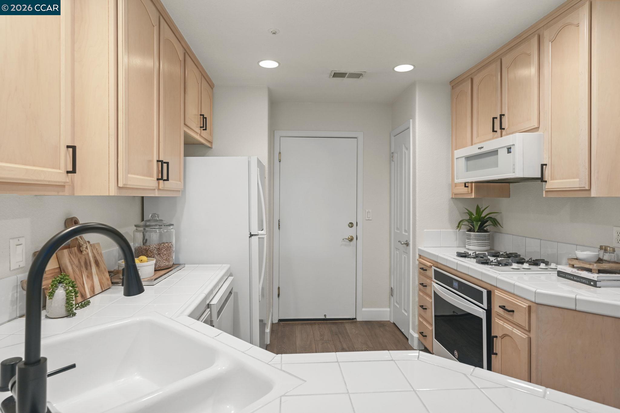 Detail Gallery Image 14 of 37 For 1384 Danville Blvd, Alamo,  CA 94507 - 2 Beds | 2/1 Baths