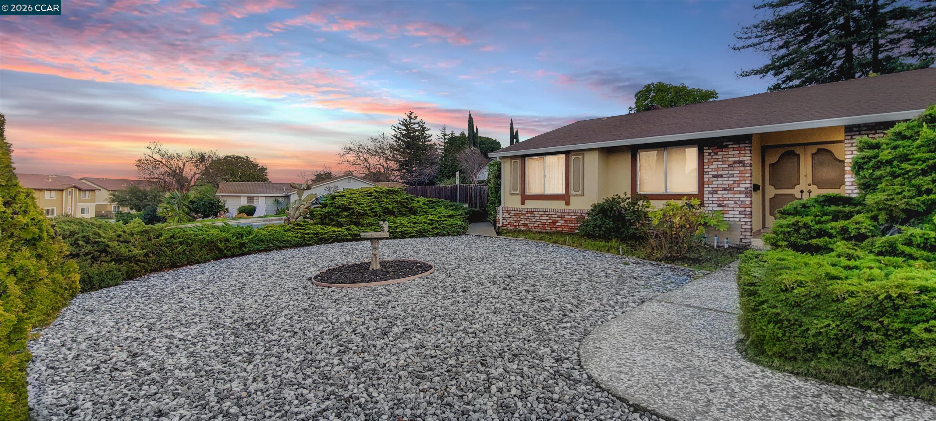 Detail Gallery Image 5 of 34 For 1 Castlewood, Pittsburg,  CA 94565 - 3 Beds | 2 Baths