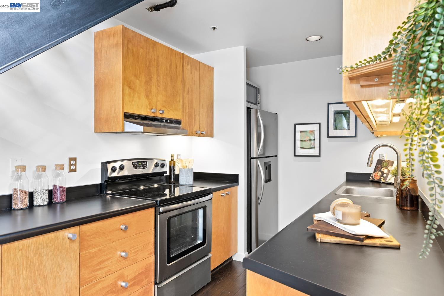 Detail Gallery Image 13 of 45 For 1250 Powell St #10,  Emeryville,  CA 94608 - 1 Beds | 1 Baths