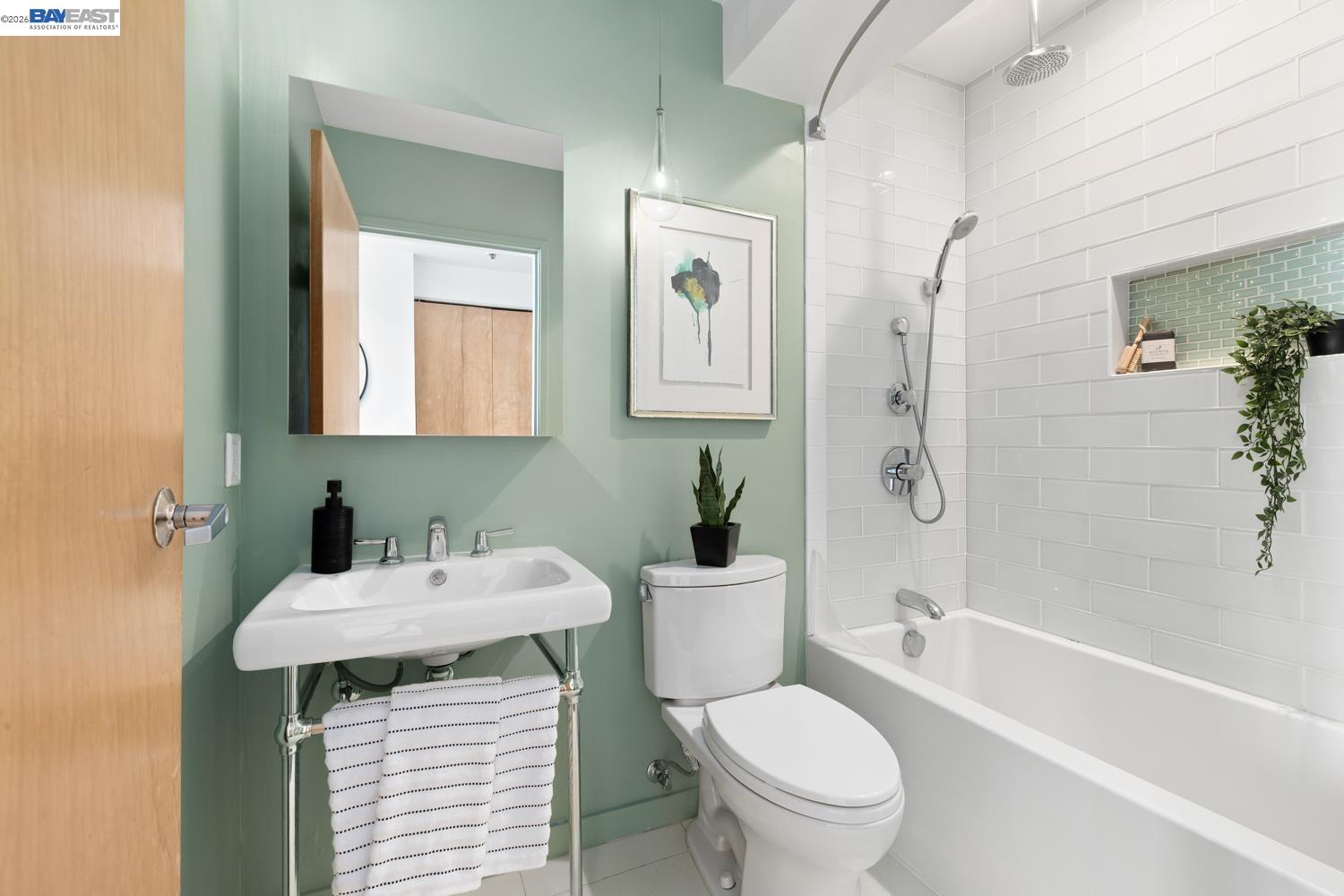 Detail Gallery Image 16 of 45 For 1250 Powell St #10,  Emeryville,  CA 94608 - 1 Beds | 1 Baths