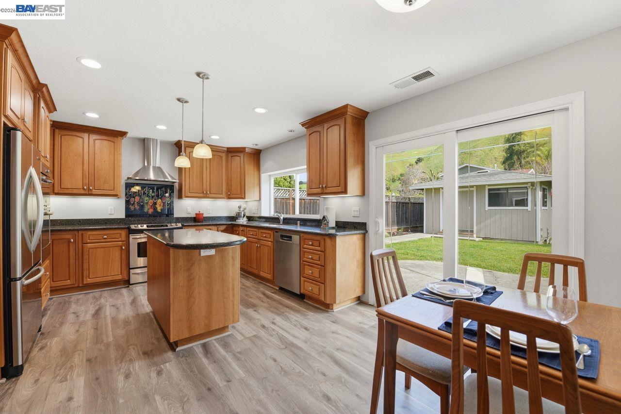 Detail Gallery Image 14 of 40 For 38742 Chrisholm Pl, Fremont,  CA 94536 - 4 Beds | 2/1 Baths