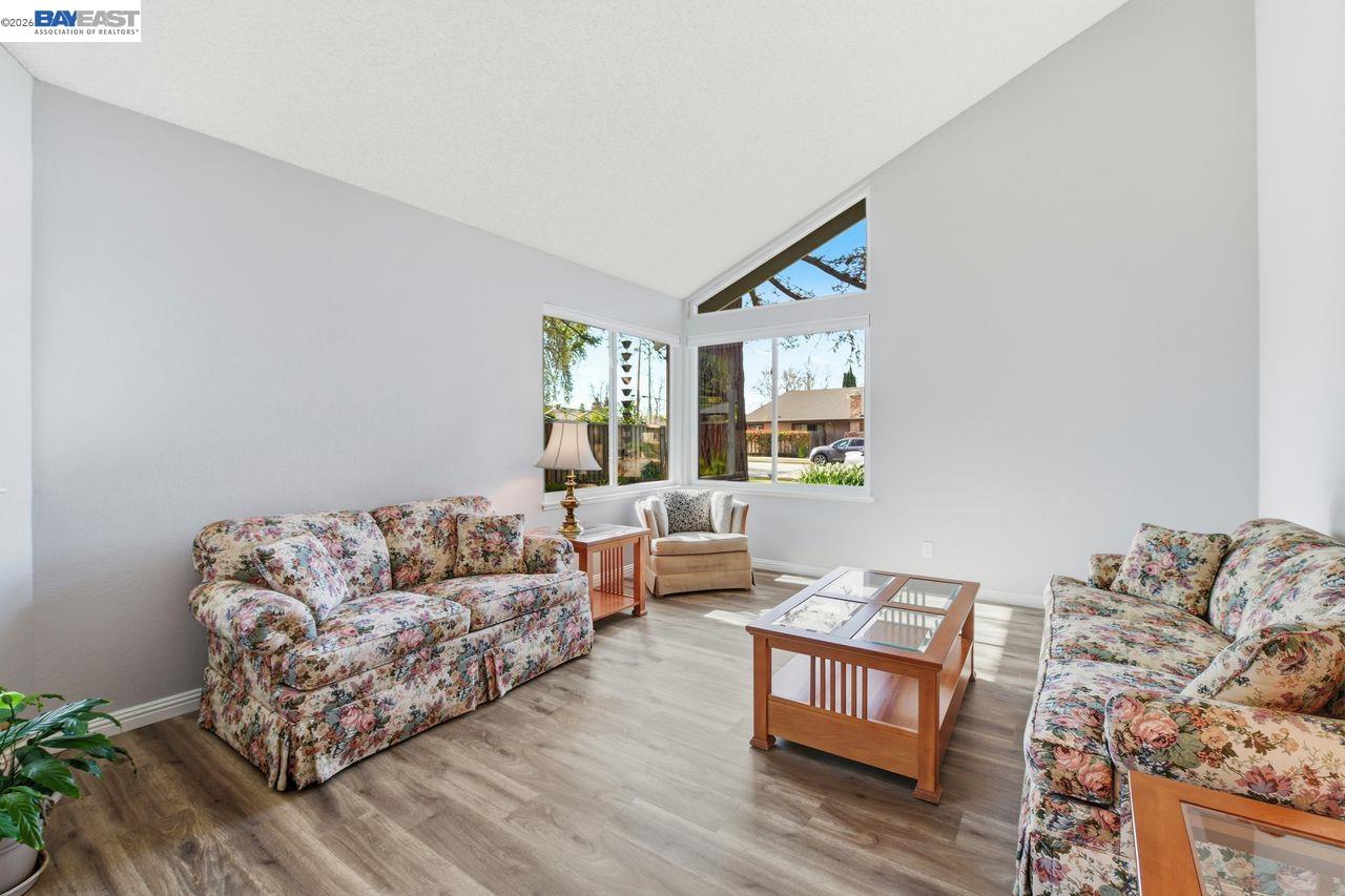 Detail Gallery Image 9 of 40 For 38742 Chrisholm Pl, Fremont,  CA 94536 - 4 Beds | 2/1 Baths