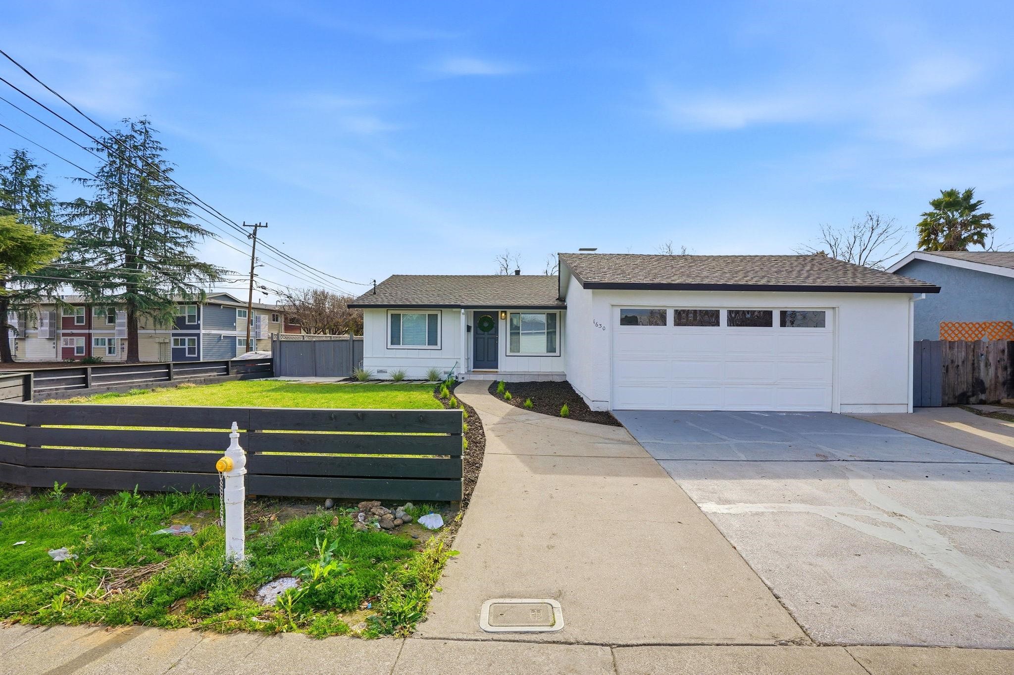 Detail Gallery Image 2 of 38 For 1630 Nicholas, Concord,  CA 94520 - 3 Beds | 2 Baths