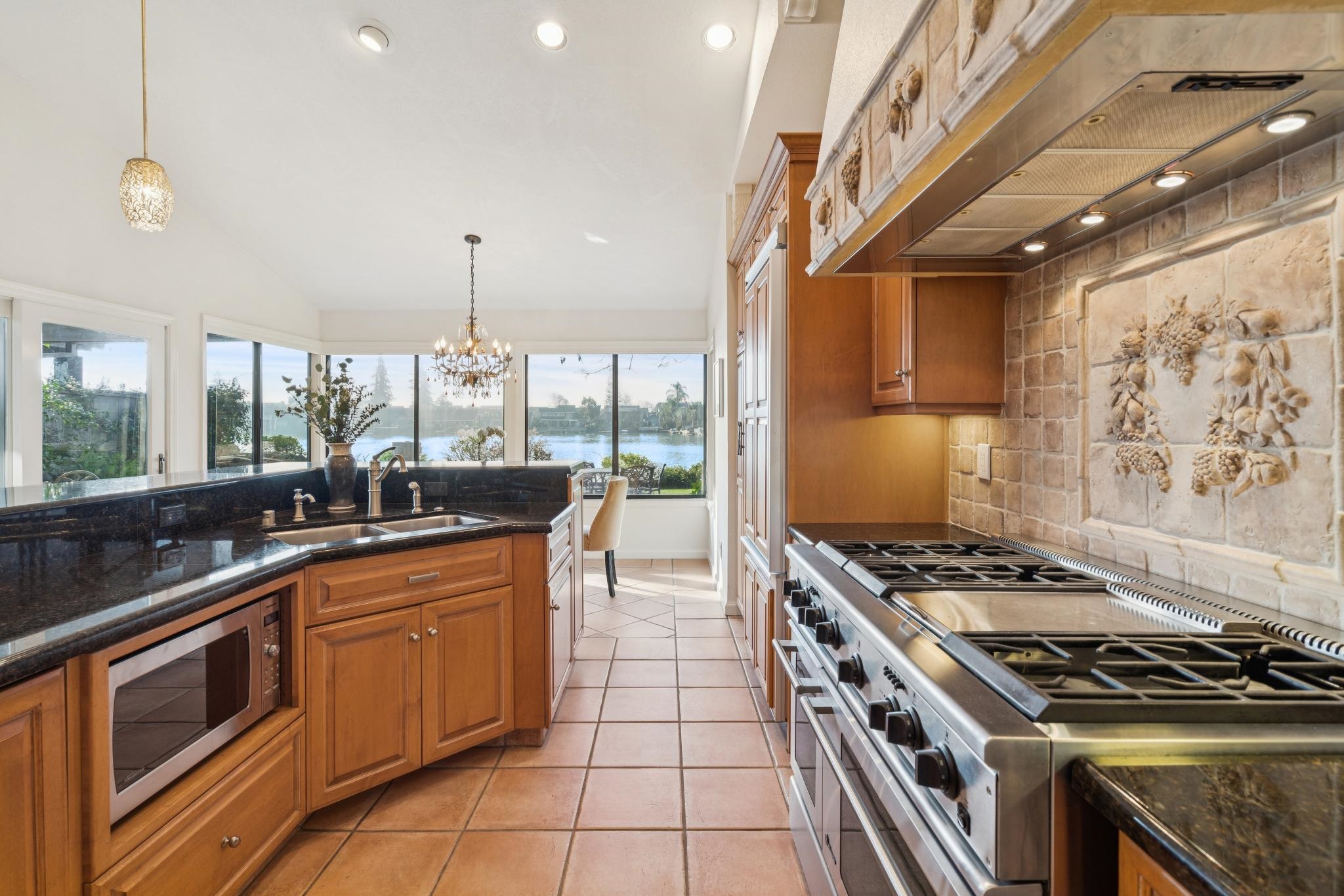 Detail Gallery Image 10 of 30 For 3917 Five Mile Dr, Stockton,  CA 95219 - 3 Beds | 2 Baths