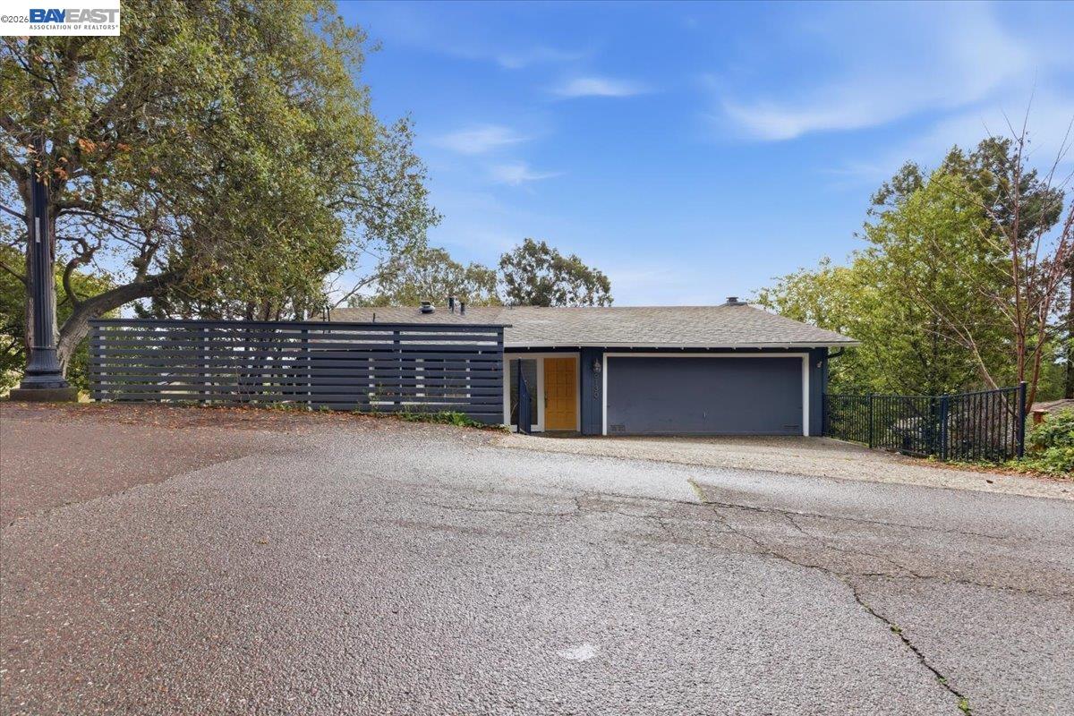 Detail Gallery Image 2 of 44 For 6130 Harbord Dr, Oakland,  CA 94611 - 3 Beds | 3 Baths